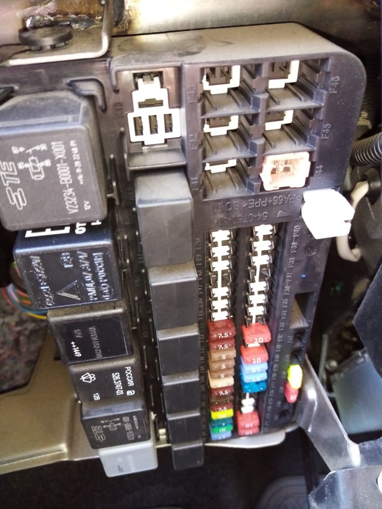 Предохранители гранта с кондиционером. Гранта предохранители и реле. Блок реле гранта 2013. Предохранитель дхо гранта. Блок предохранителей гранта 2023.