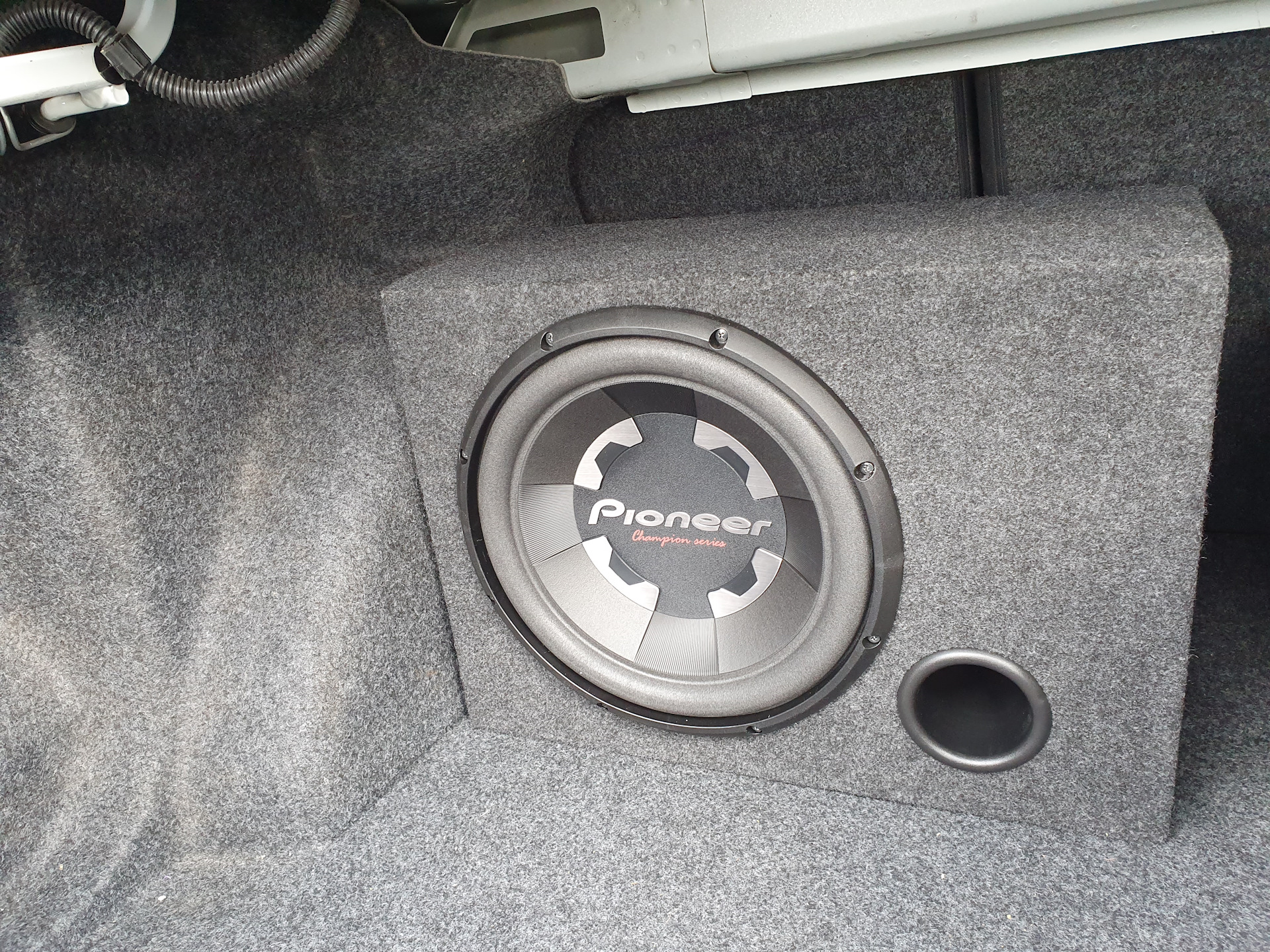 Штатный сабвуфер pontiac vibe. Ваз 2109 саб pride. Индивидуальный сабвуфер на заказ vitara. Саб на полную. Активный сабвуфер kicx icq 301bpa.