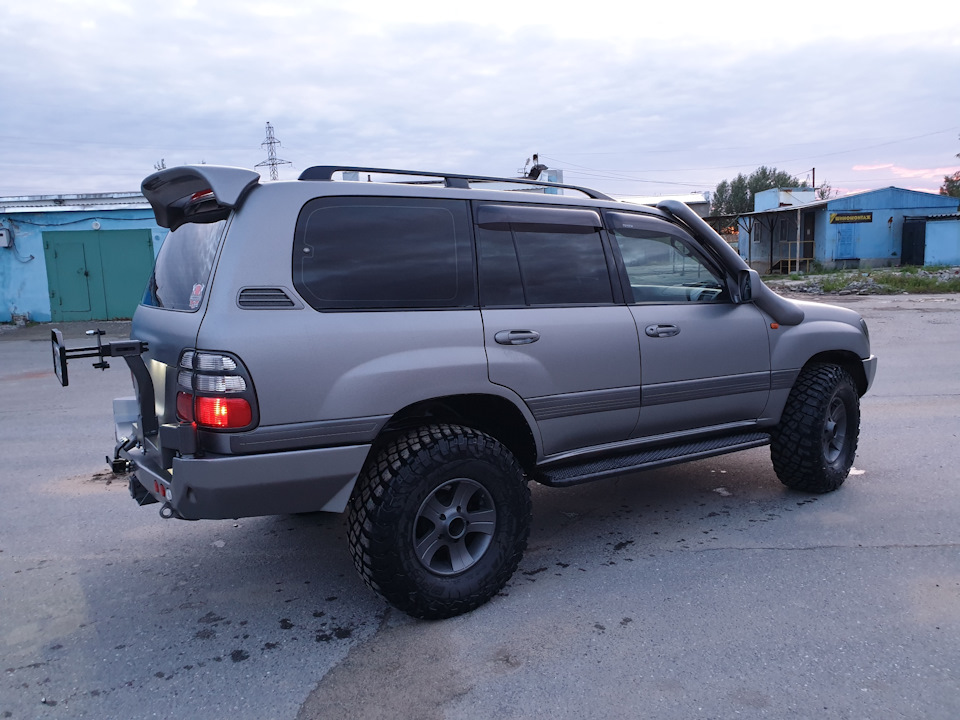 Разборки крузер 100. Land Cruiser 100 VX Lift. Toyota Land Cruiser 100 35 колеса. Тойота ленд Крузер 100 на 35 колесах. Ленд Крузер 100 4.2 дизель.