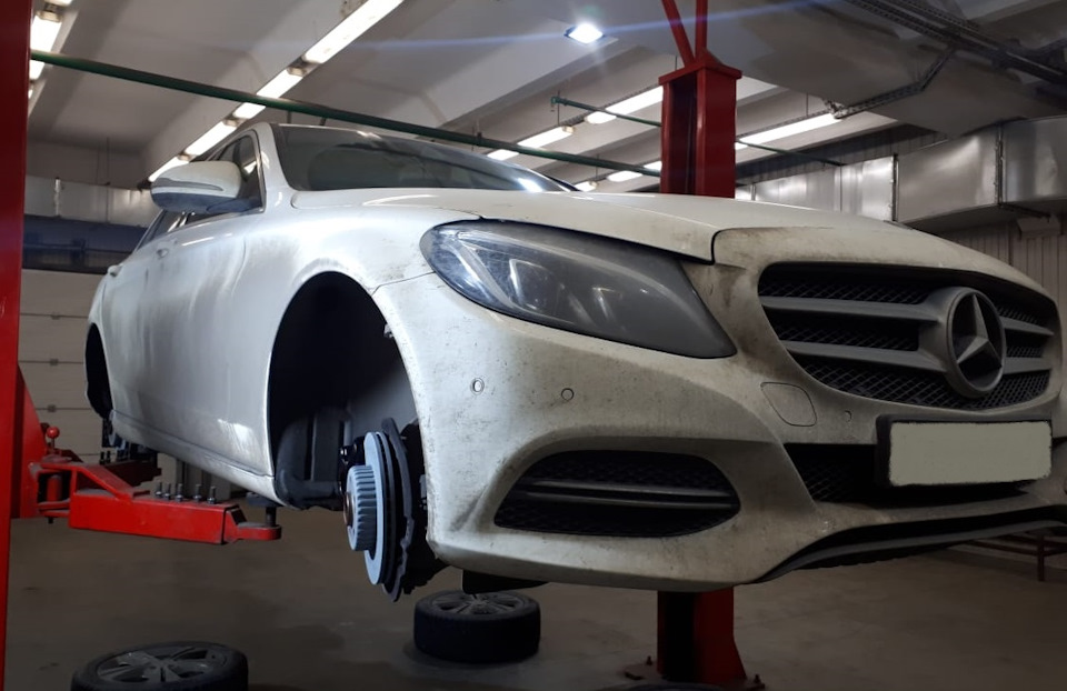 Mercedes-Benz C-Class – ремонт передних и задних тормозных суппортов, а ...