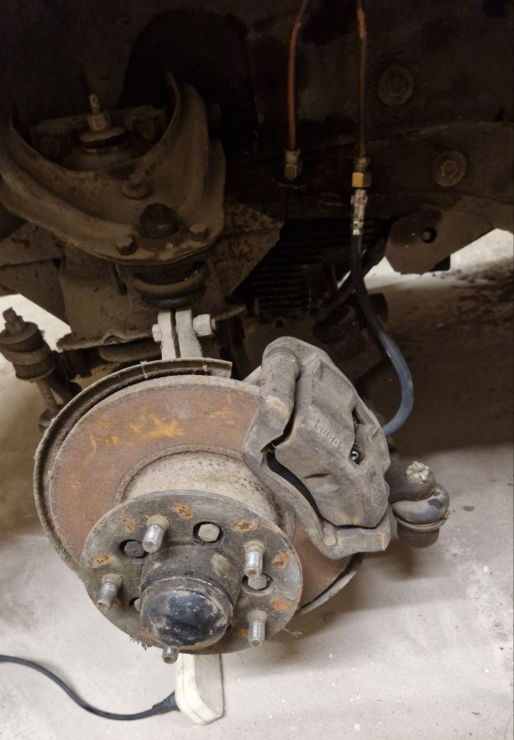 Установка передних суппортов от Renault Logan 1 на Иж 21251 Комби — ИЖ ...