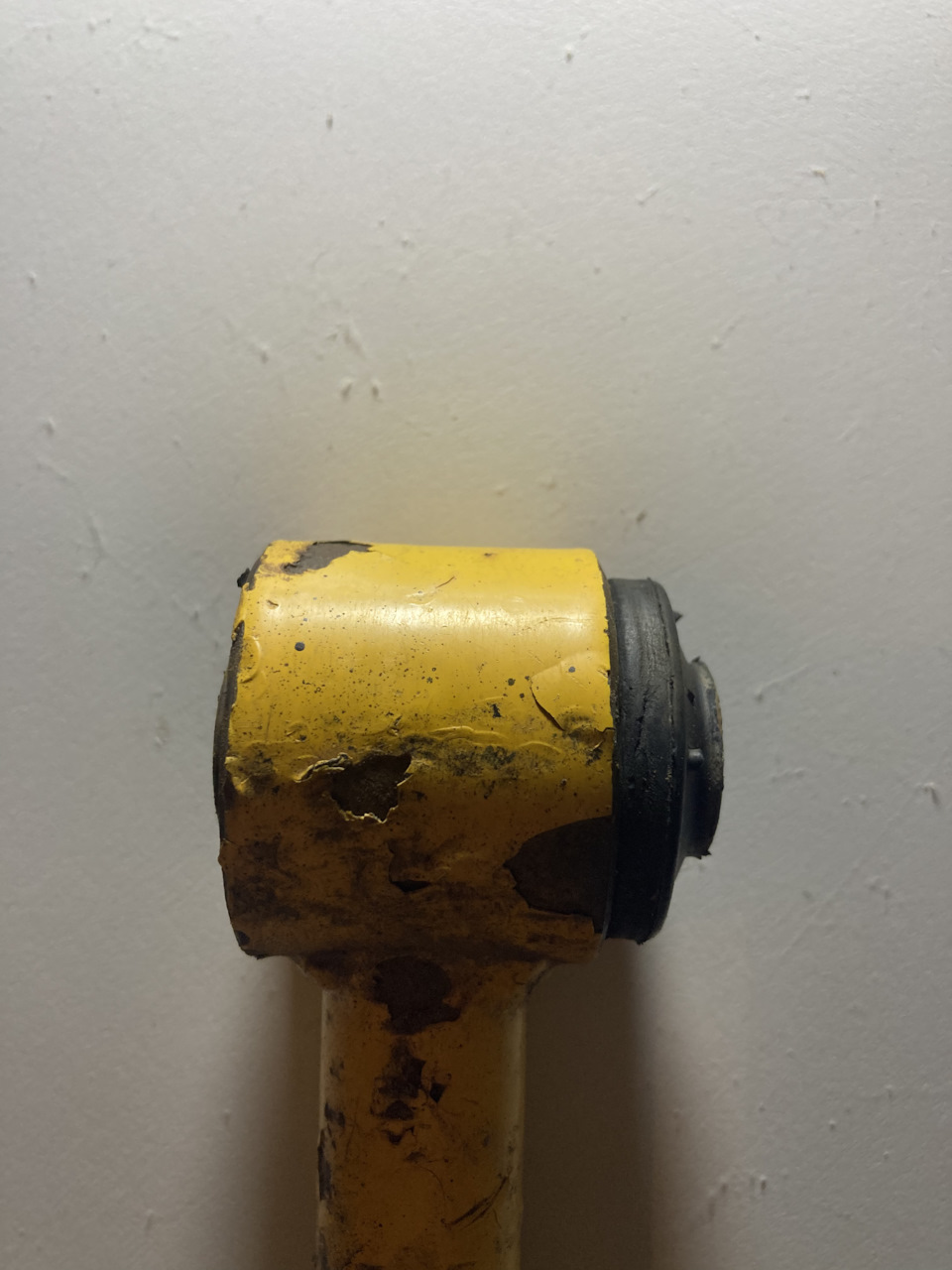 Замена сайлентблоков коротких реактивных тяг — Lada 4x4 3D, 1,7 л, 2003 ...