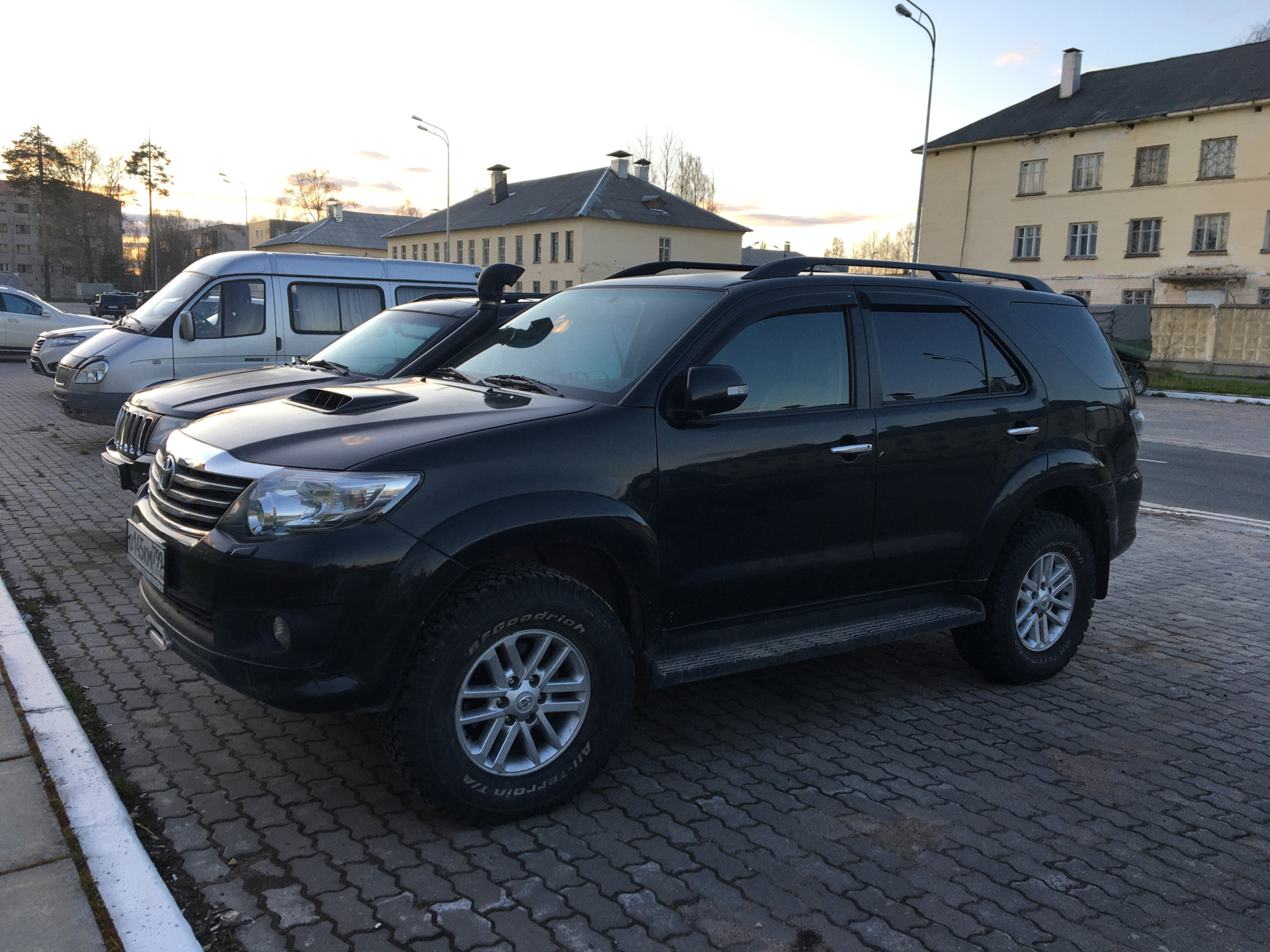 Fortuner шины. Toyota Fortuner 33 колеса. Тойота фортунер 2. Toyota Fortuner r20. Toyota Fortuner 1.