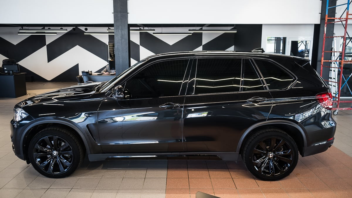 21 black. BMW x5 f15 Black Edition. BMW x5 f15 599 стиль. BMW x5 f15 черный. BMW f15 Carbon Black r21.