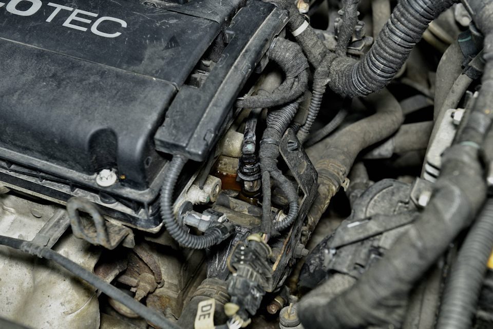 Opel astra J — Потекла трубка подогрева дроссельной заслонки, ставим ...