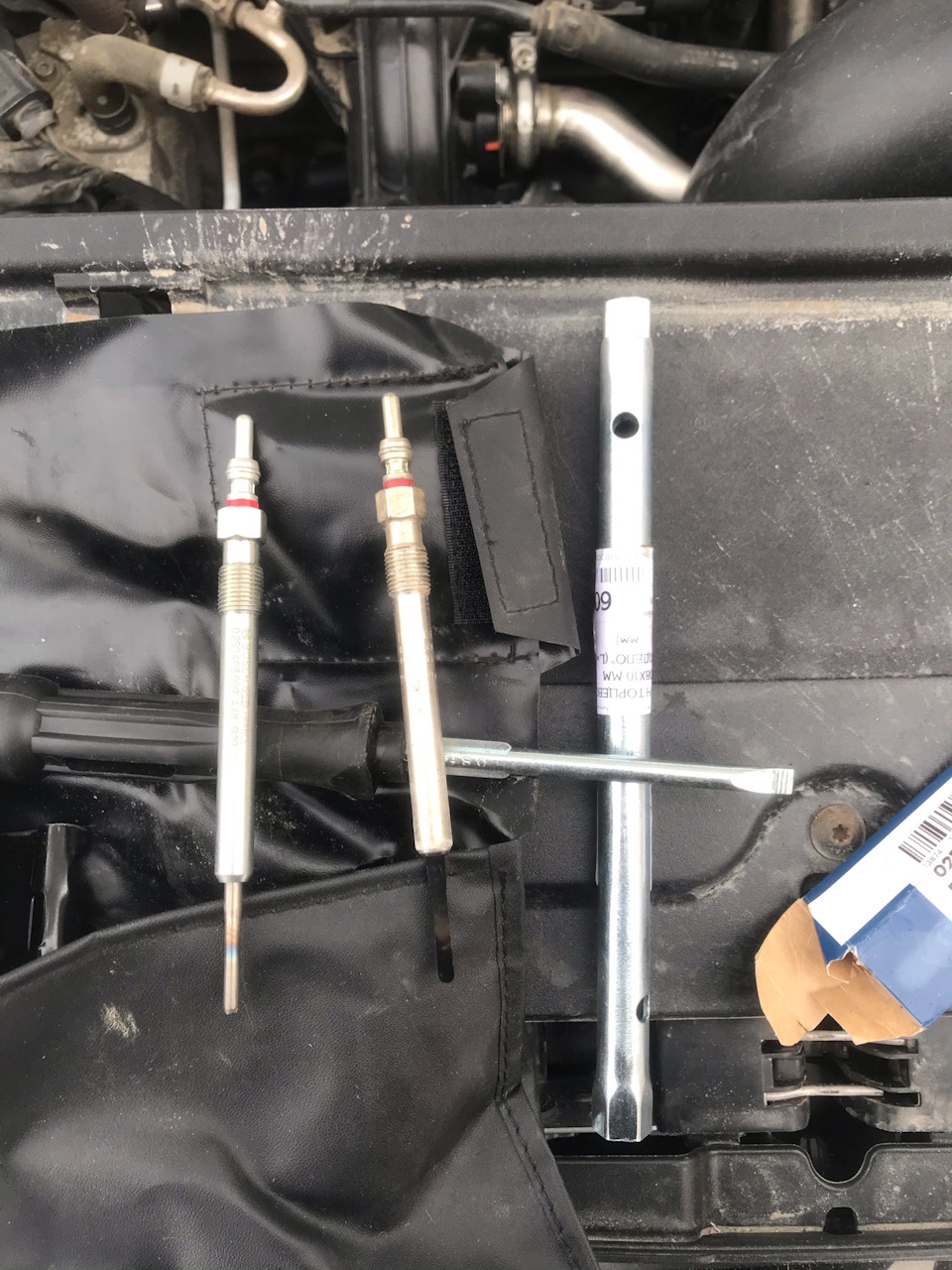 Заменил топливный фильтр, свечу накала, фильтр воздушный, салонный ...