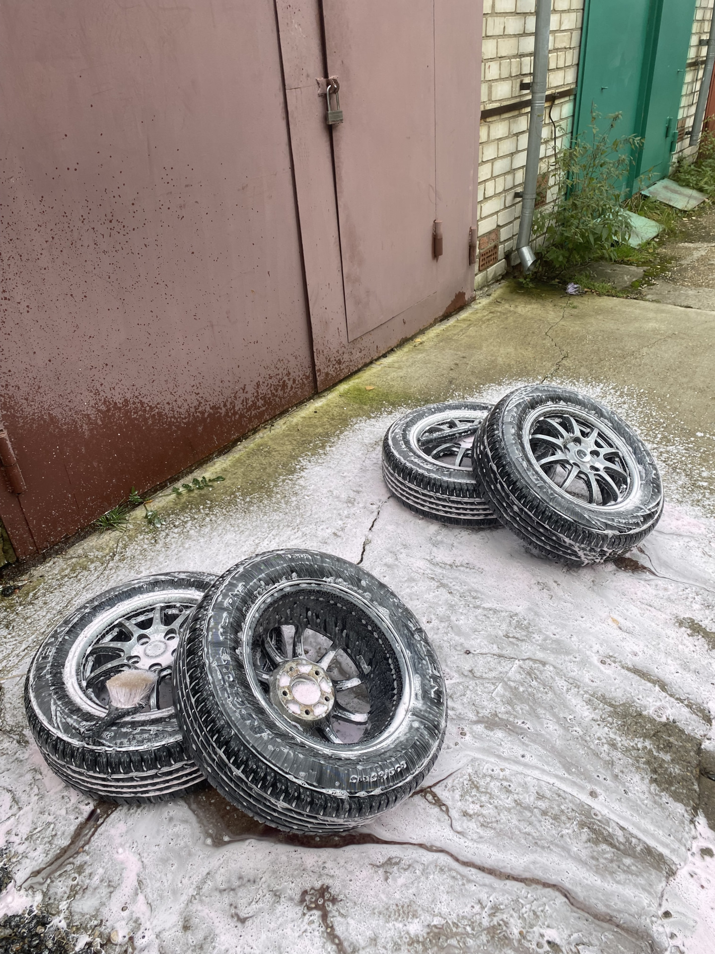 Хранение резины — Honda Stream (RN6-9), 1,8 л, 2009 года | шины | DRIVE2