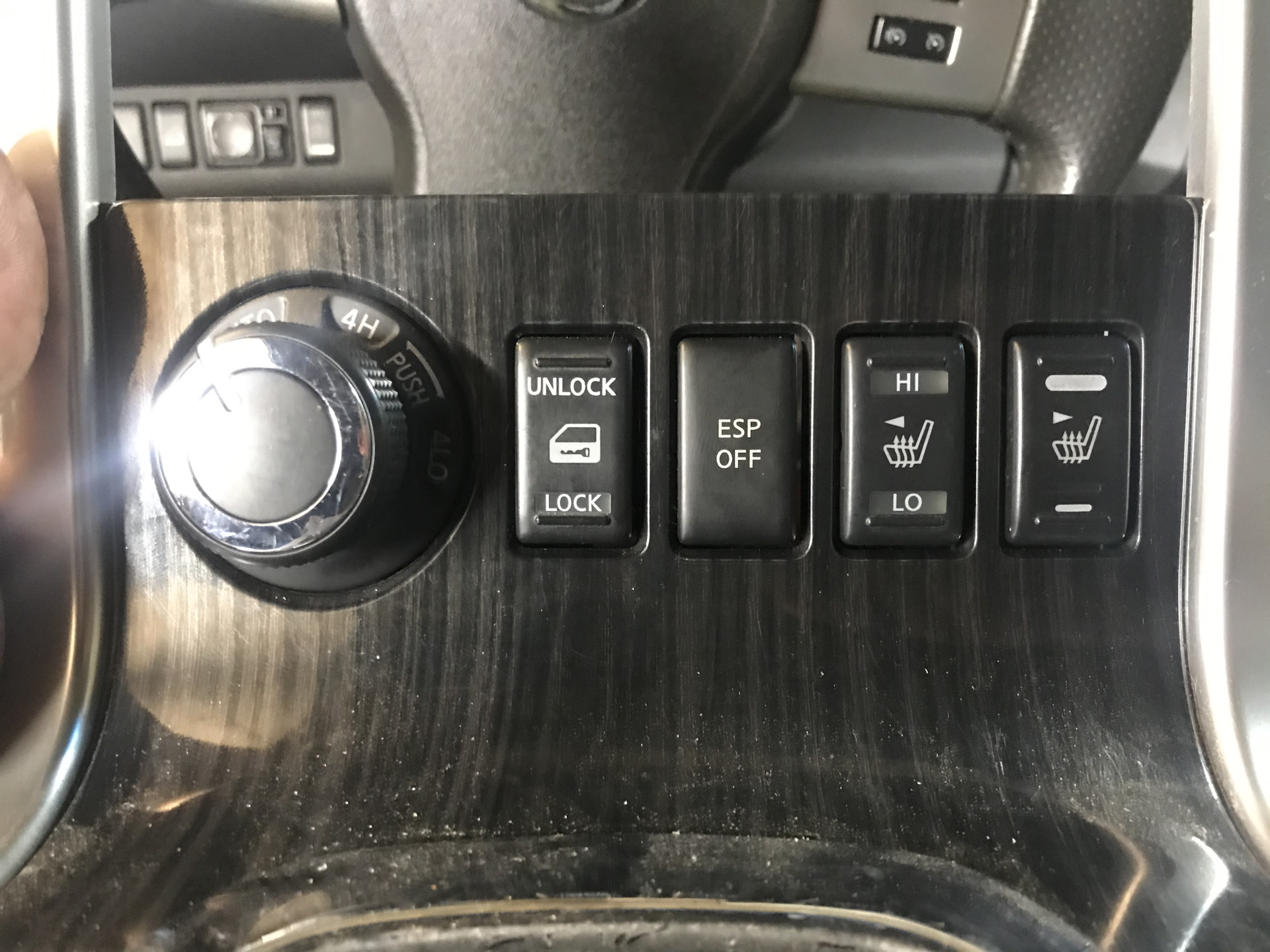 2018 отключение. Nissan Terrano 2015 кнопка ESP. Кнопка переключения привода Ниссан Патфайндер. Кнопка старт Nissan Patrol y62. Ниссан Патфайндер r51 кнопка переключения привода.