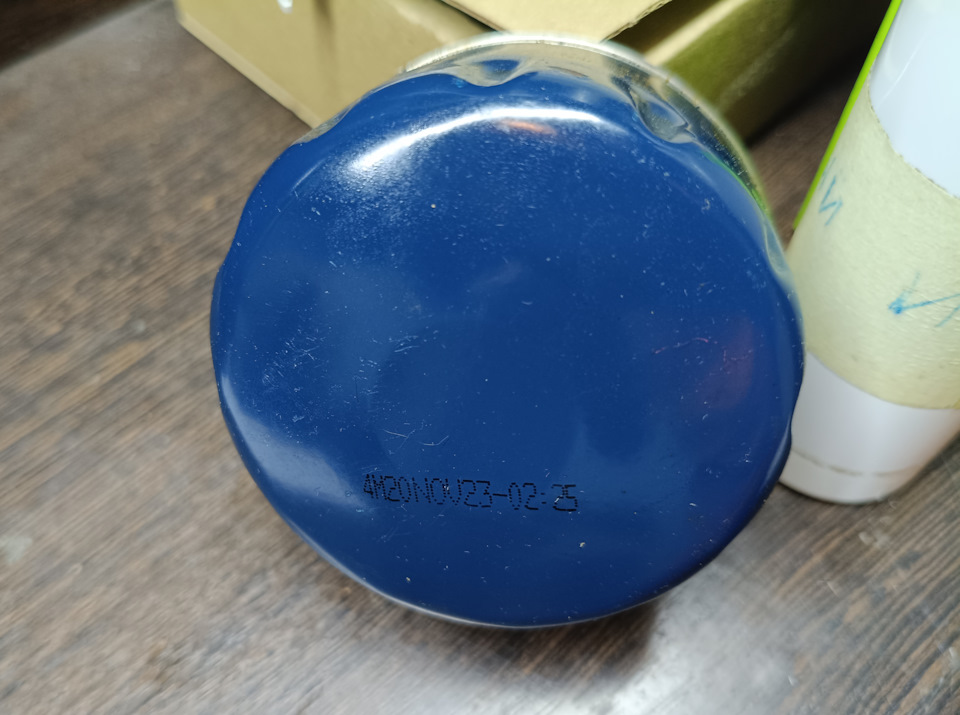 На оригинальном сверху принт с датой выпуска. Если правильно понял, то 20 ноября 23 года. — Renault Sandero Stepway (1G)