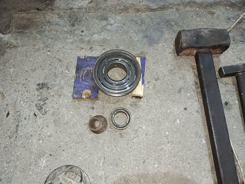 Выбиваем старый подшипник — Volkswagen Passat B5