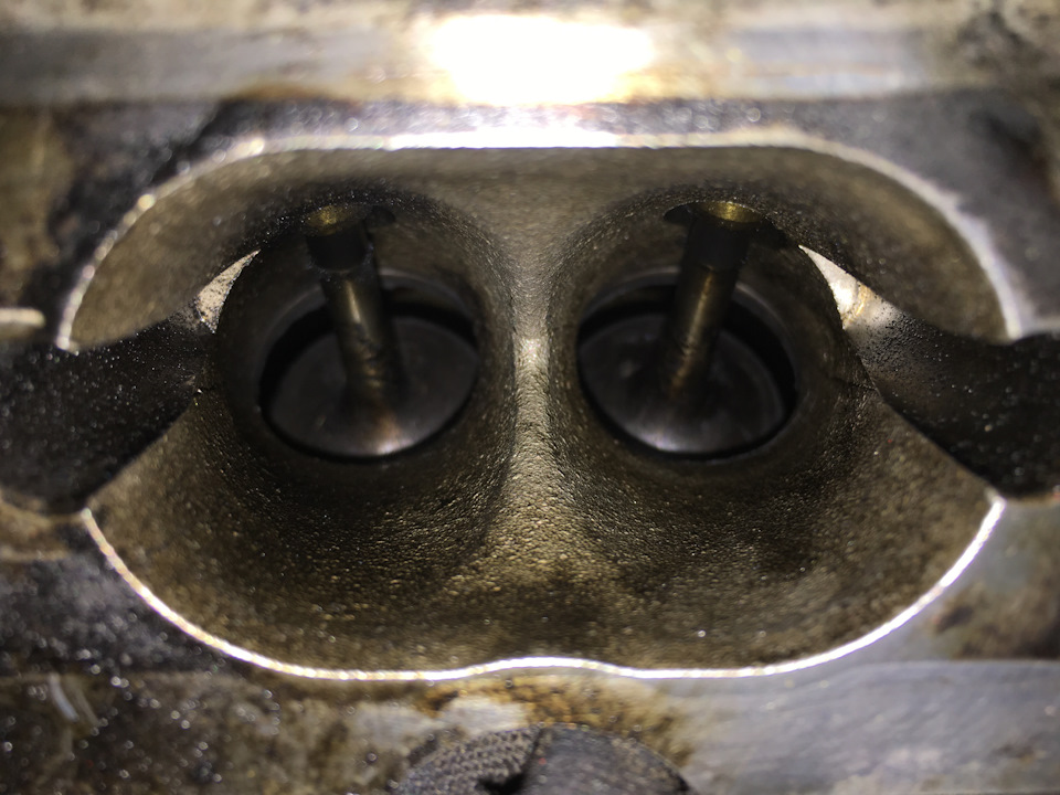 Клапана впускной мазда 6. Нагар на впускных клапанах. Впускные клапана 1. 1. Очистка клапанов от нагара.