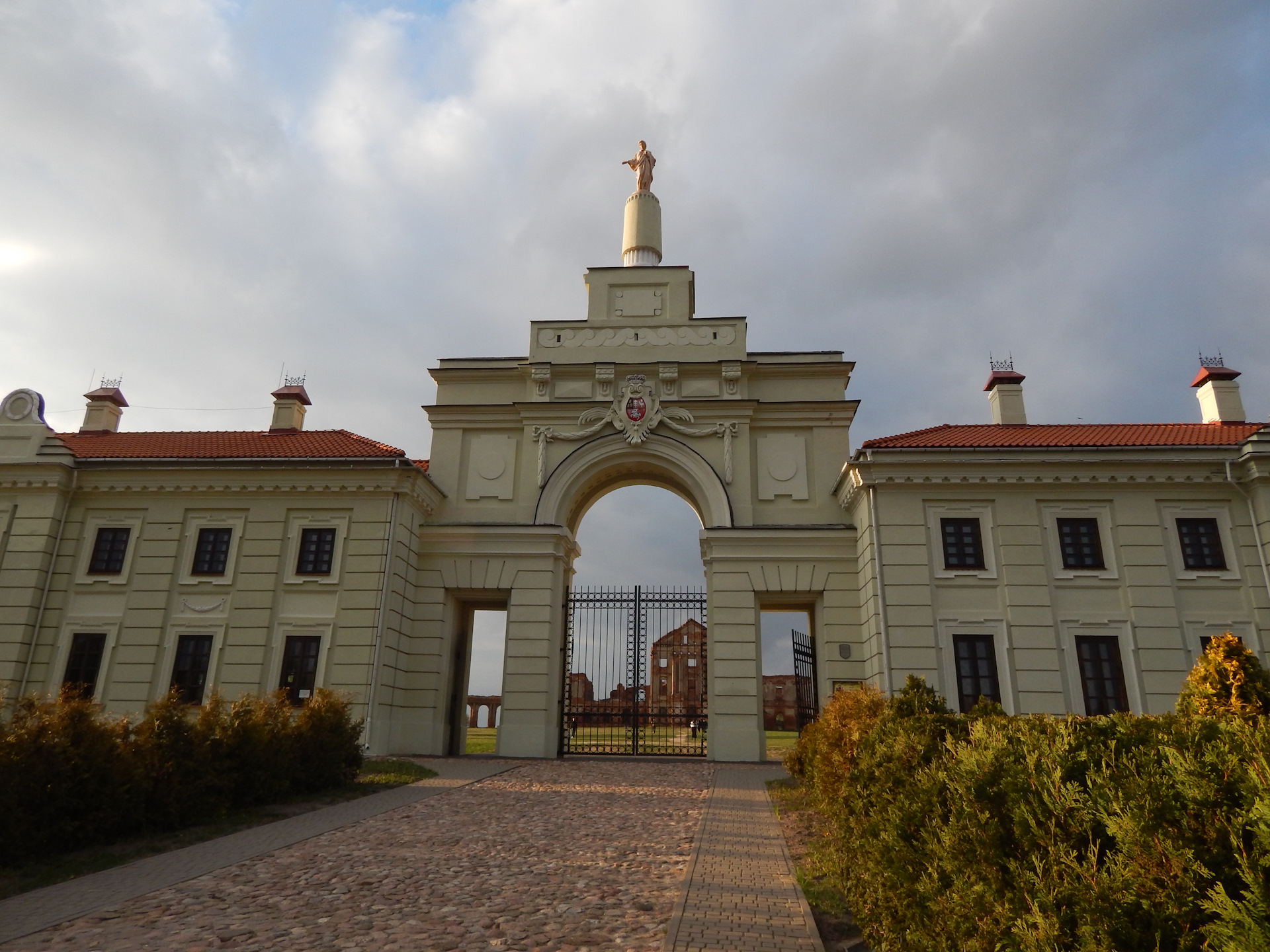 Дворец сапеги в ружанах