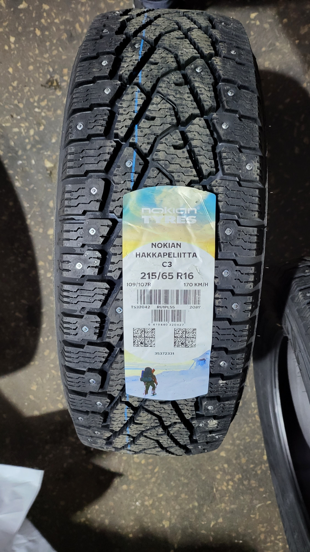 Хакапелита 215 65 r16. 215/65 R16 зима. Резина зимняя r16 215/65. Зимняя резина 215/65 r16 Пежо 508. 215/65/16 Зима резина.