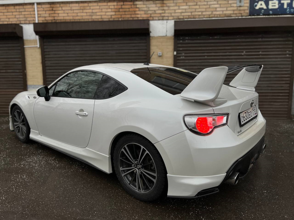 Toyota gt86 2012 белая