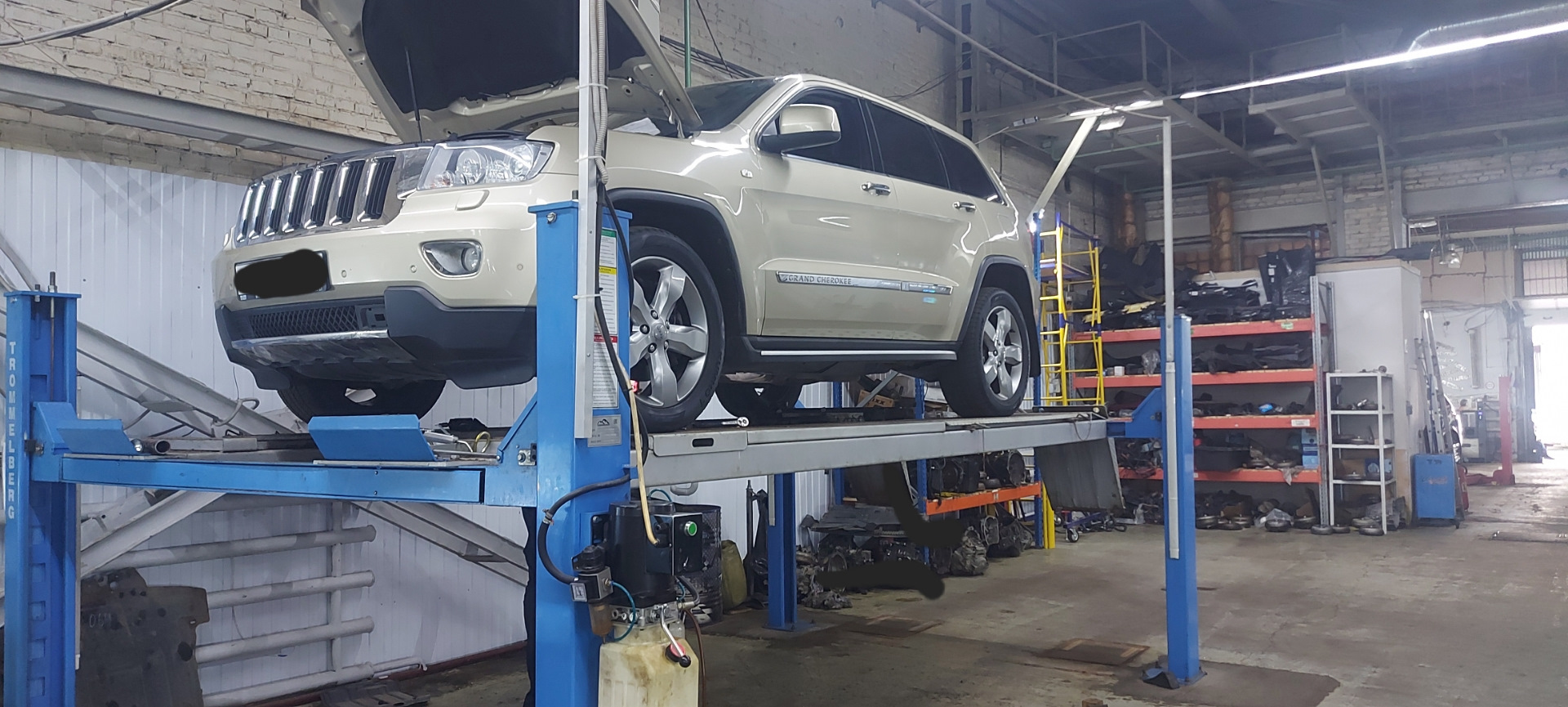 Замена масла в АКПП, РК и мостах — Jeep Grand Cherokee (WK2), 3,6 л, 2011  года | плановое ТО | DRIVE2