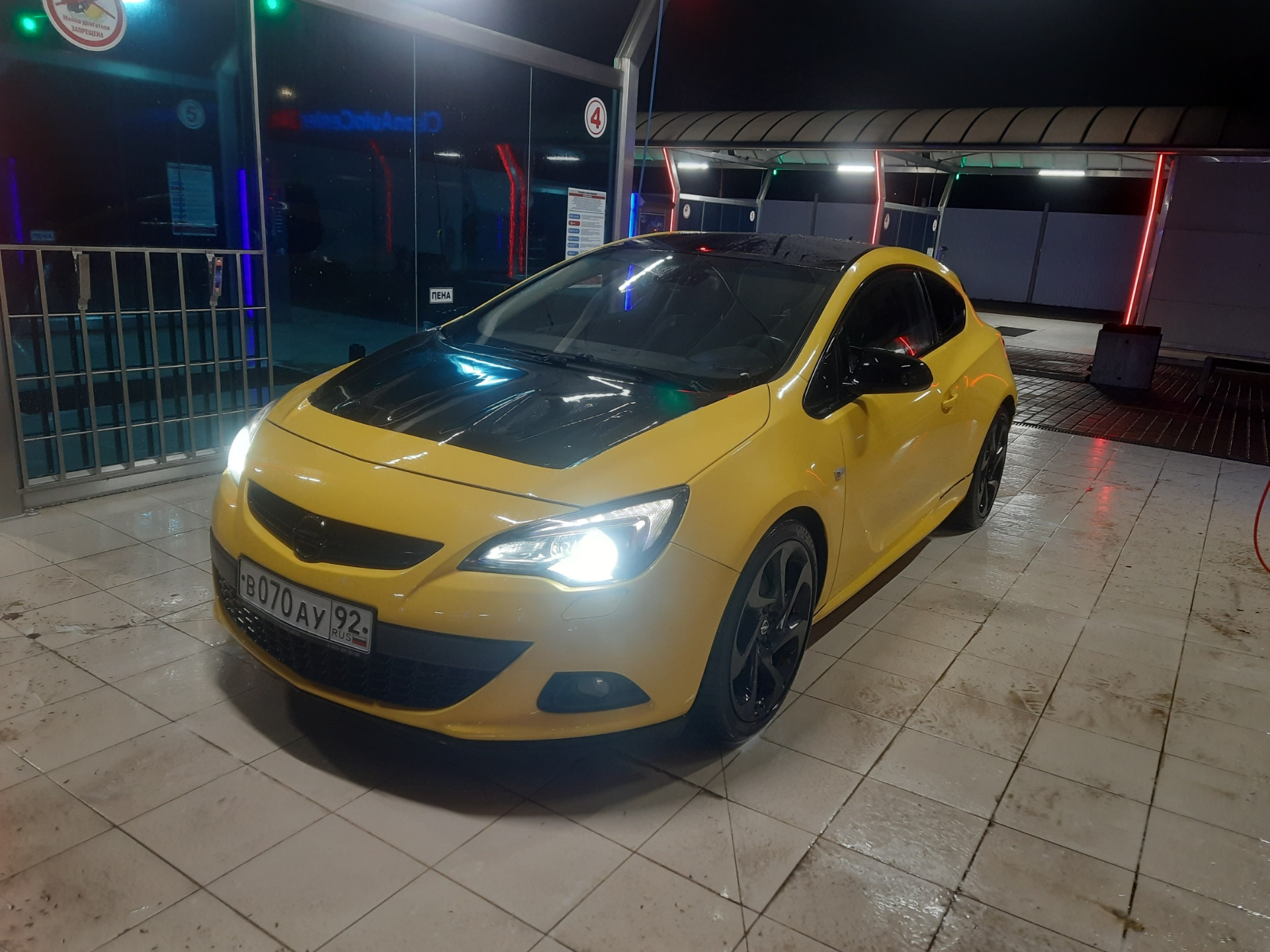 Opel astra gtc 1.4