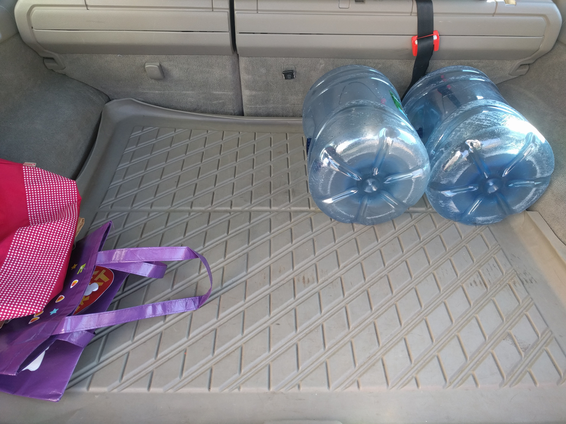 Пластиковый ковер в багажник — Volvo XC70 II, 2,5 л, 2005 года ...