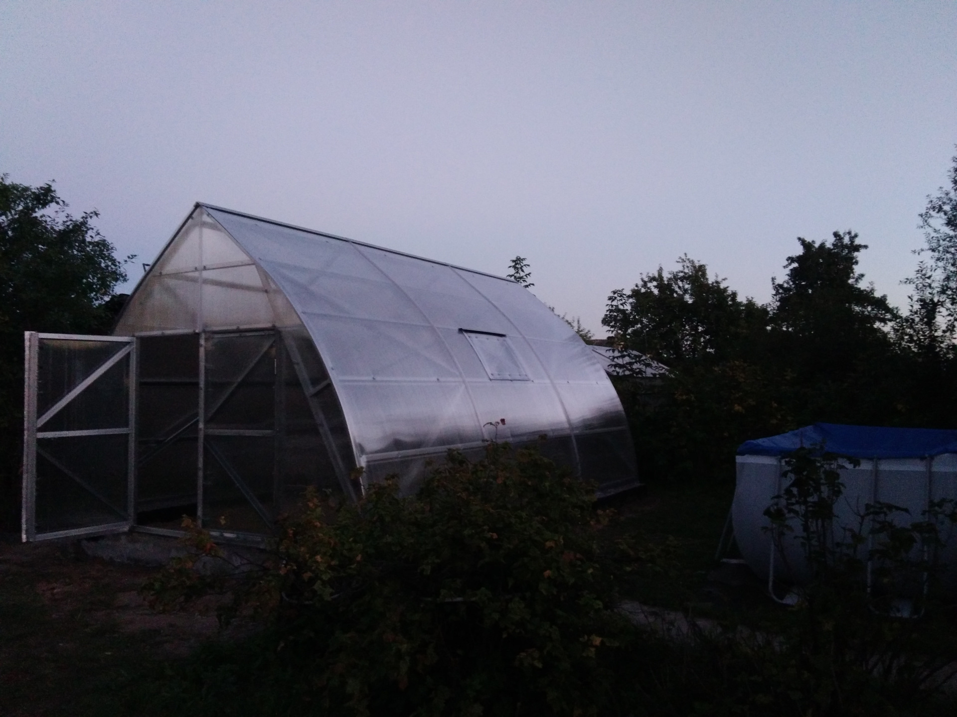 Бассейн в теплице из поликарбоната плюсы и минусы