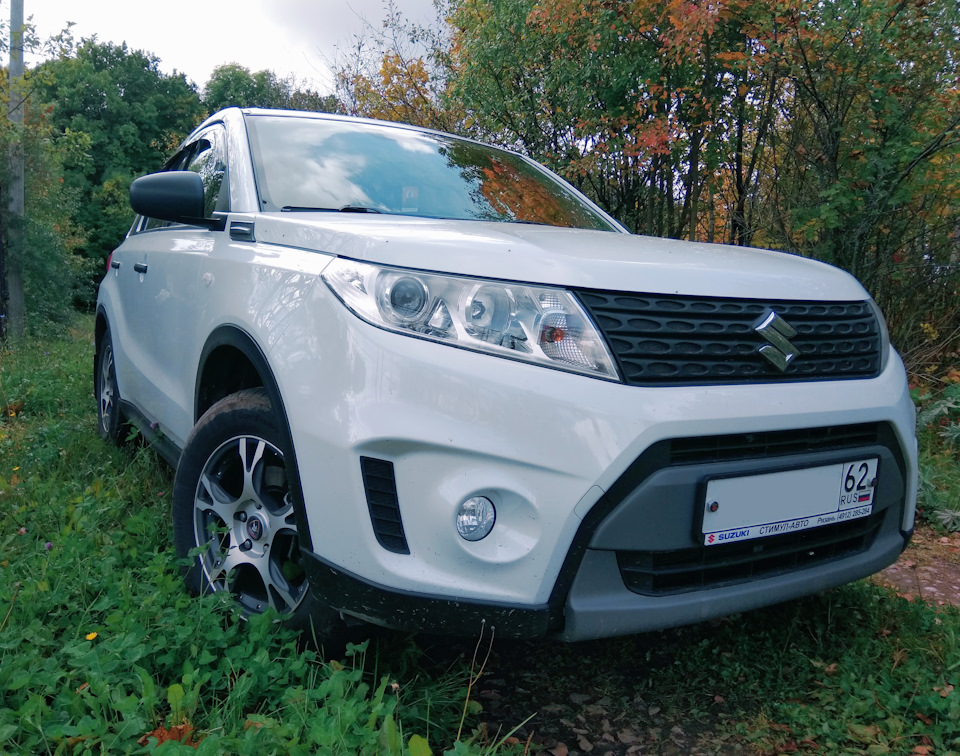 Suzuki Grand Vitara белая