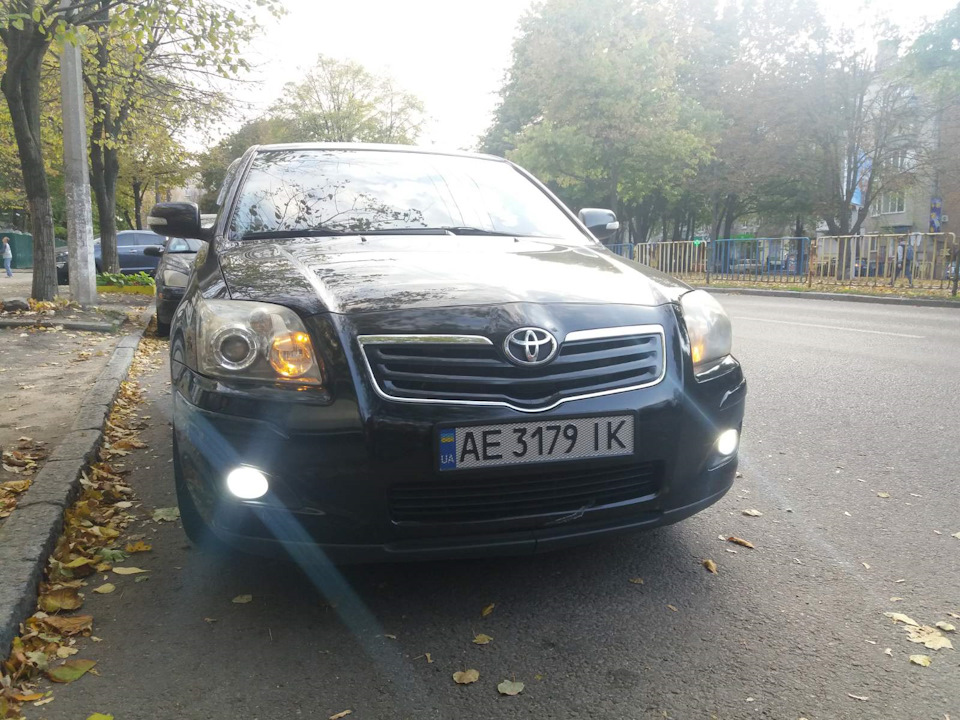 На пробу желтые ламы поворотников в габариты — Toyota Avensis II, 1,8 л ...