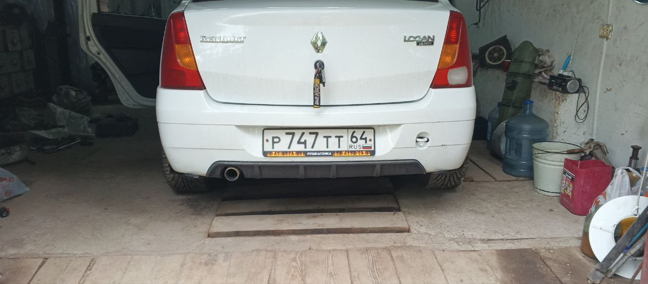 Элероны заднего бампера — Renault Logan (1G), 1,6 л, 2009 года ...