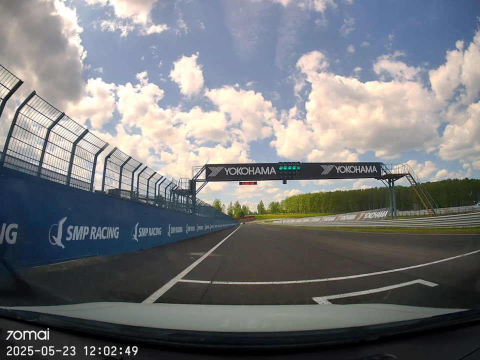 Фотка с регика. Видео тоже есть, но оно жутко не захватывающее))) — Lada Гранта Лифтбек (2G)