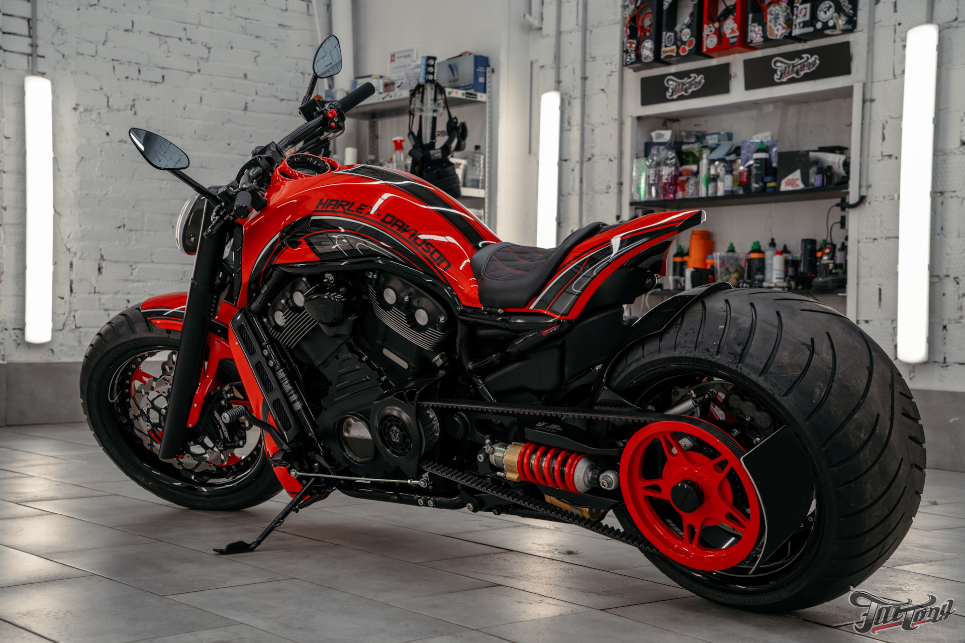 Harley-Davidson. Работы с карбоном, покрытие пластика лаком, замена  аккумулятора — FatTony на DRIVE2