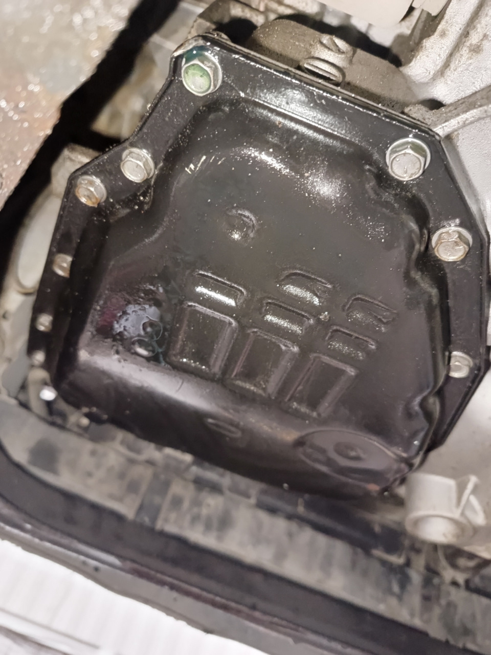 Замена крышки поддона вариатора — Nissan Juke (1G), 1,6 л, 2011 года ...