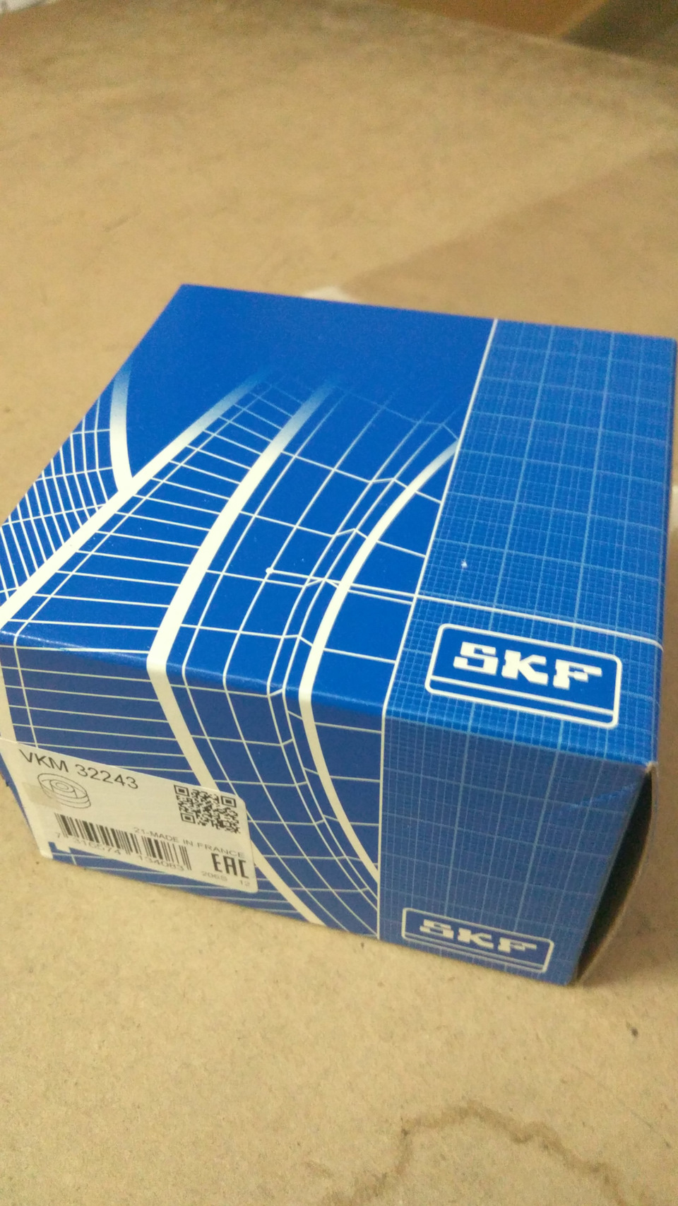 VKM32243 Паразитный / ведущий ролик, поликлиновой ремень SKF | Запчасти ...