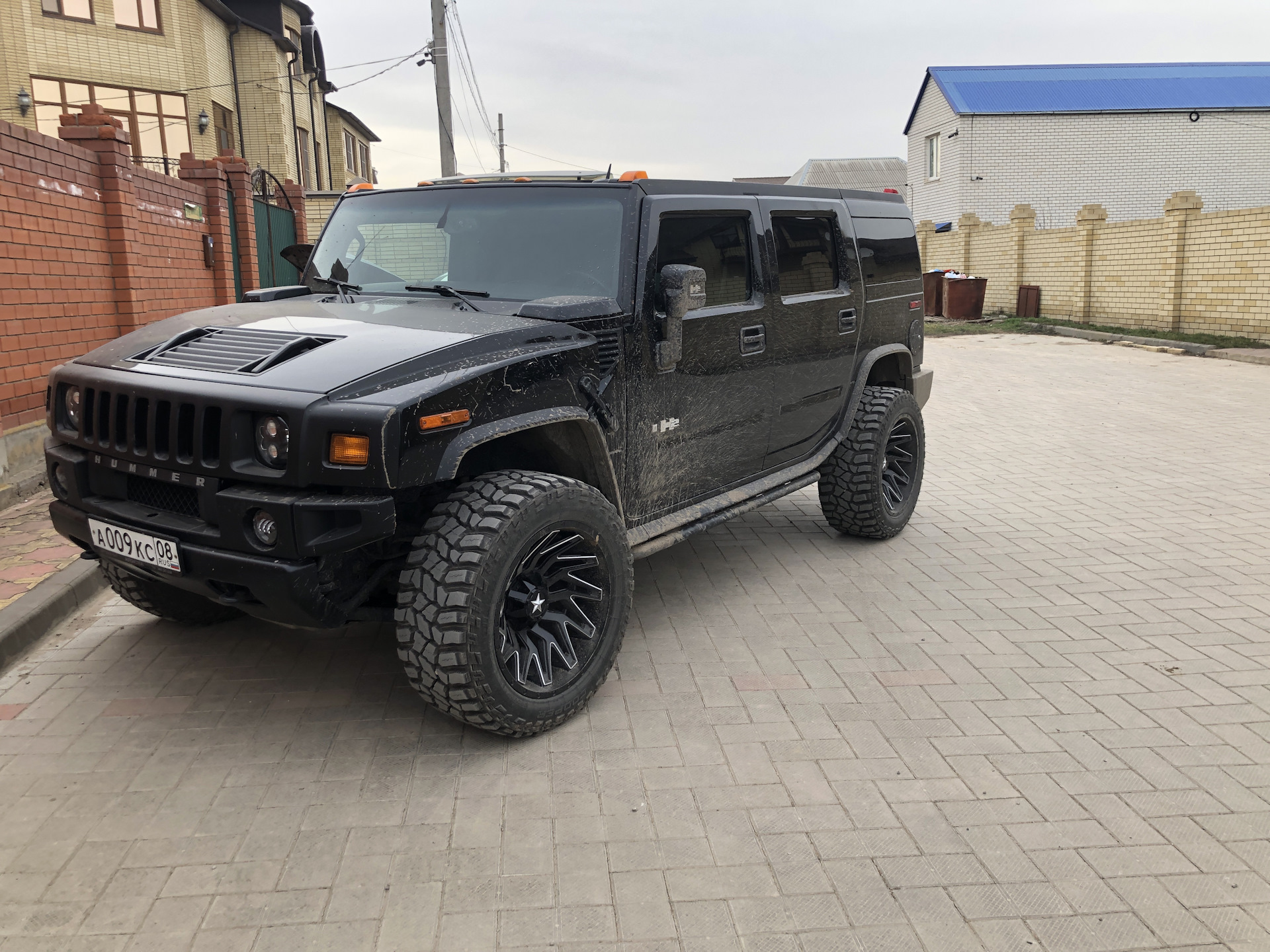 Hummer balenci speed. Хаммер h2 черный. Хаммер н2. Hummer h2 Black Edition. Black Tuning Hummer h2.