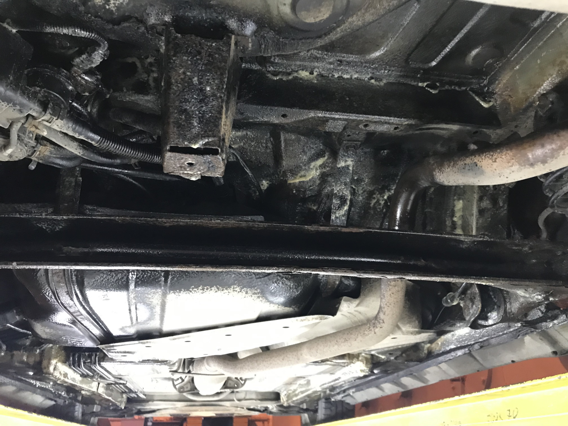 Пушсало на днище — Toyota Matrix (1G), 1,8 л, 2002 года | расходники ...