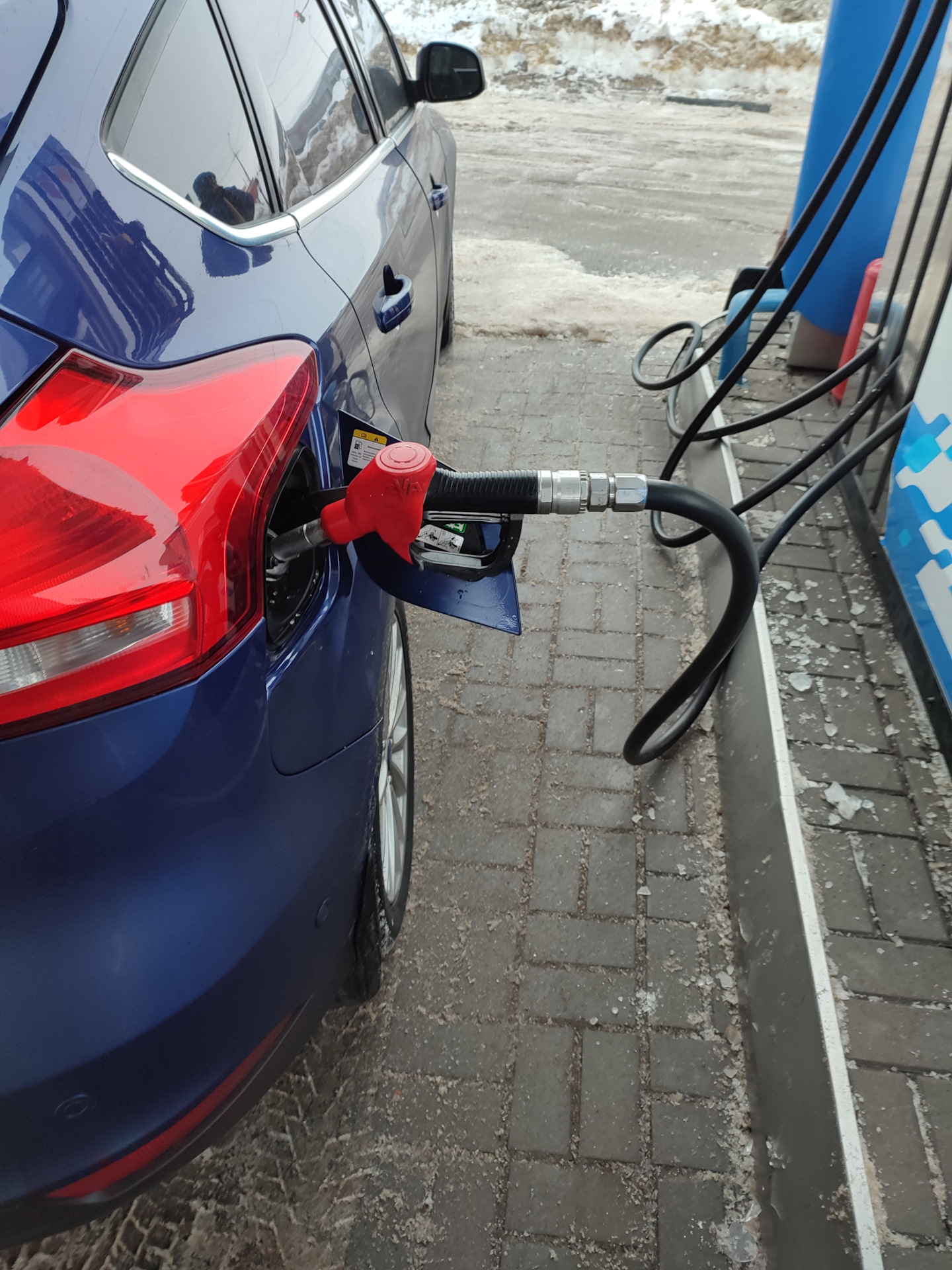 Edu lukoil. Выпечка лукойл. Edu lukoil. Еда на азс лукойл меню. Сэндвич на заправке лукойл.