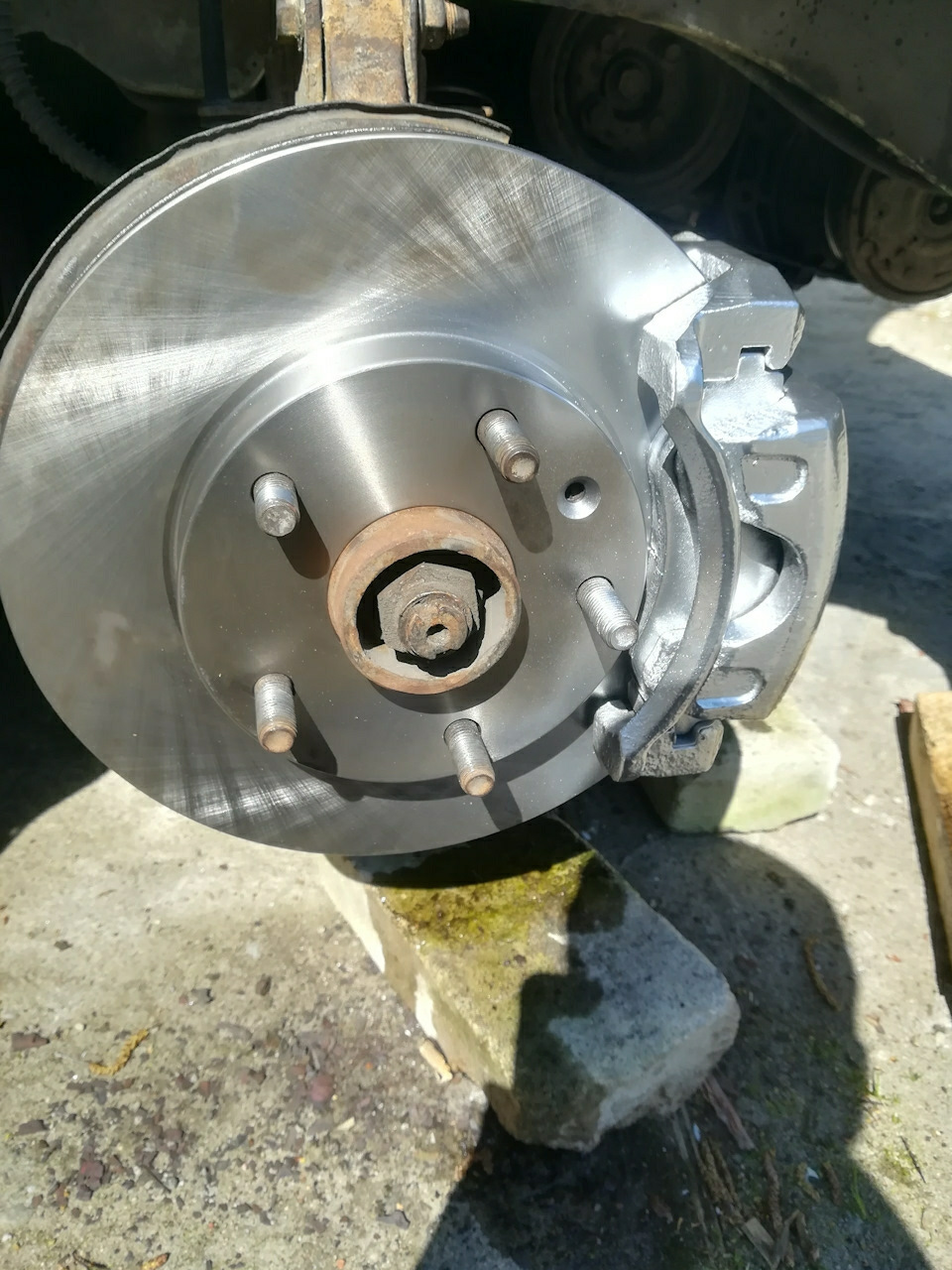 Тормозные диски + скобы колодок — Daewoo Leganza, 2 л, 1998 года ...