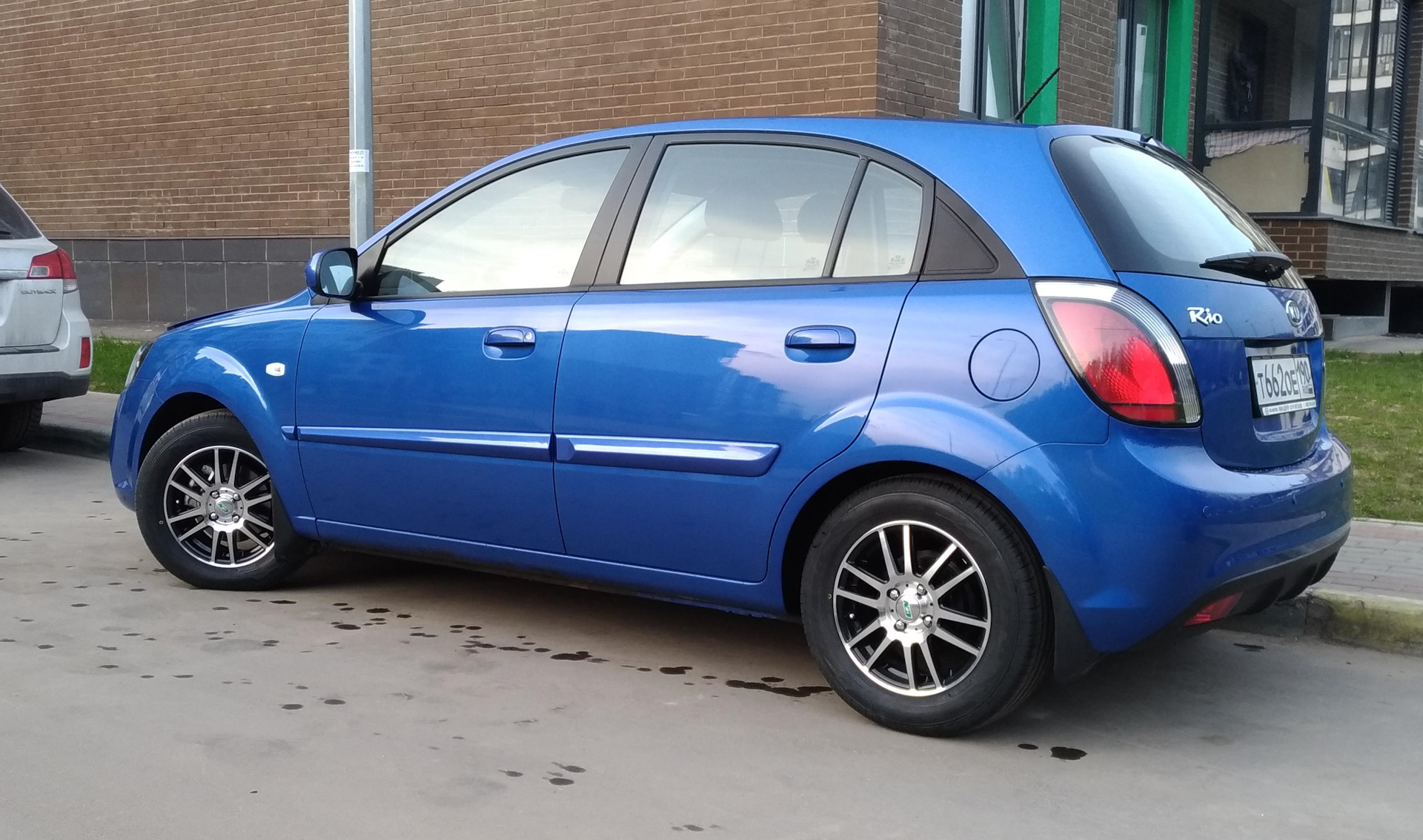 хэтчбеки колеса. хэтчбеки колеса. мазда 3 bk красная хэтчбек. Kia rio 4 r15. Ford focus r20.