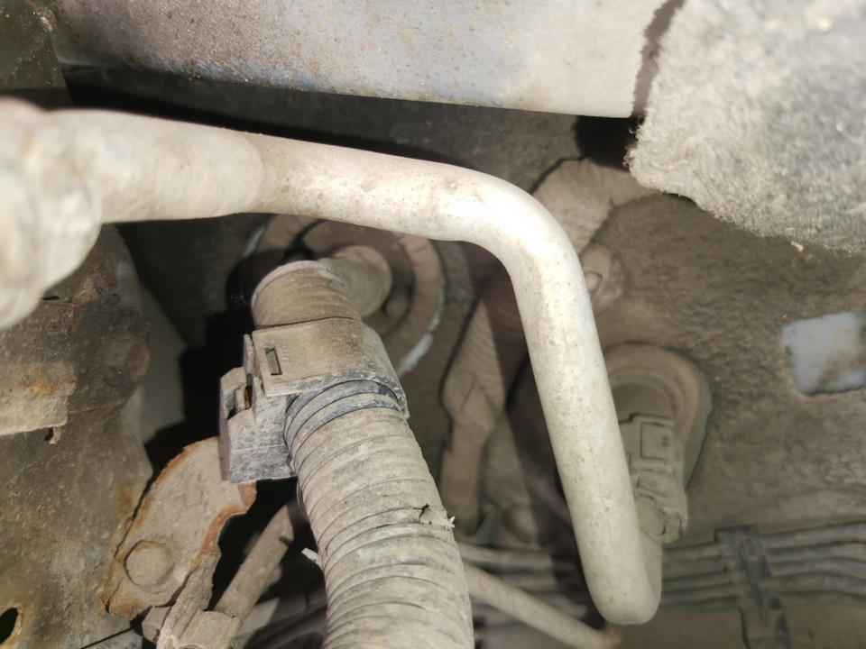 Как протянуть плюсовой провод через моторный щит. — Toyota Corolla (120 ...