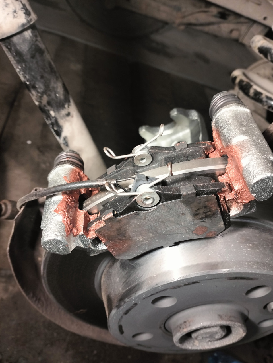 Ремонт задних тормозов — Volkswagen Sharan (1G), 2 л, 2002 года ...