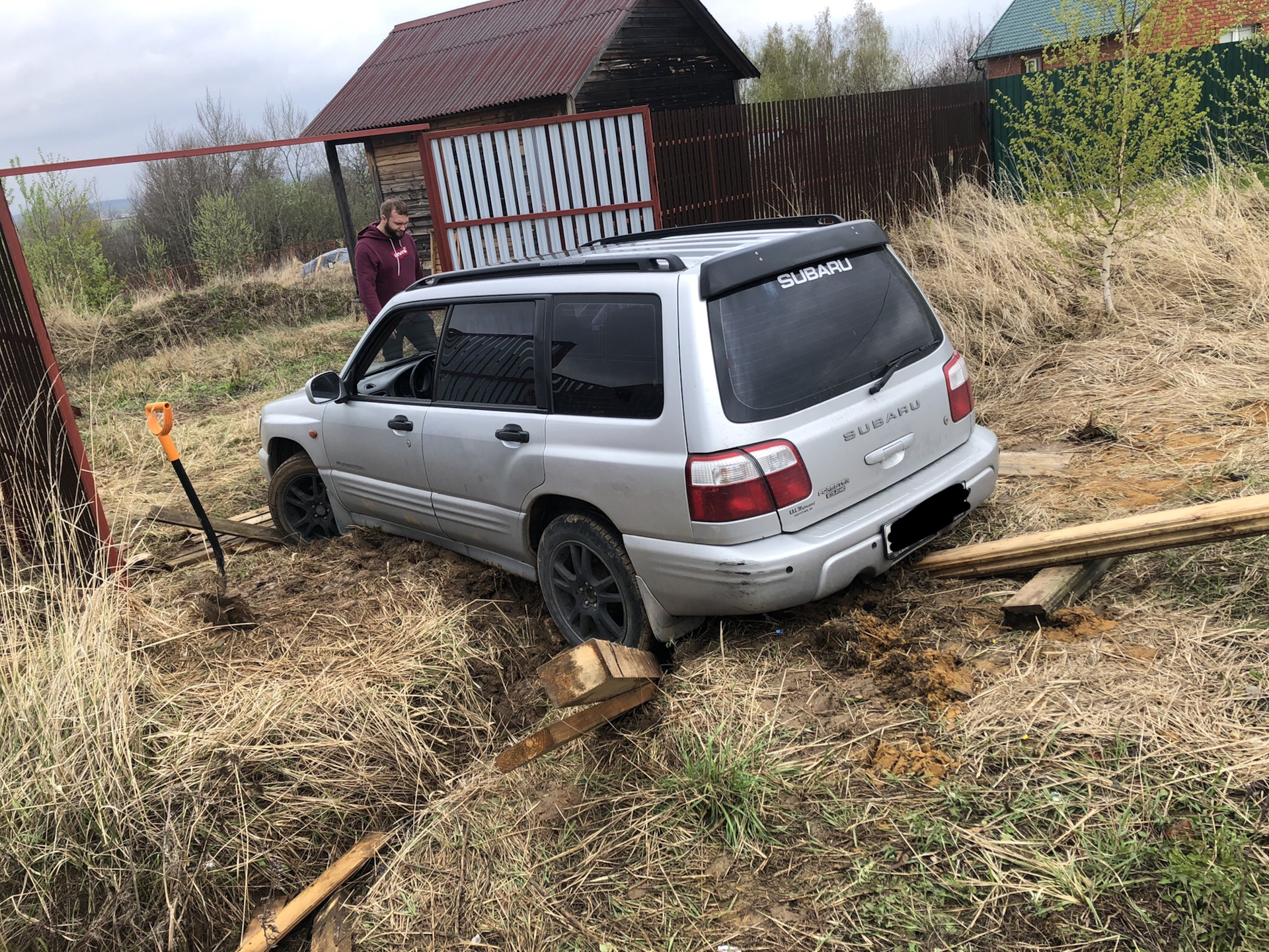 Ездили на дачу. Ездить на дачу. Мы ездим на дачу. Дорого ездить на дачу бензин. На чем ездят на дачу.