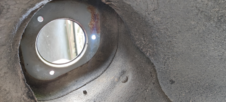 Передалось на кузов немного поверхностной ржи. — Lada Гранта Лифтбек (2G)