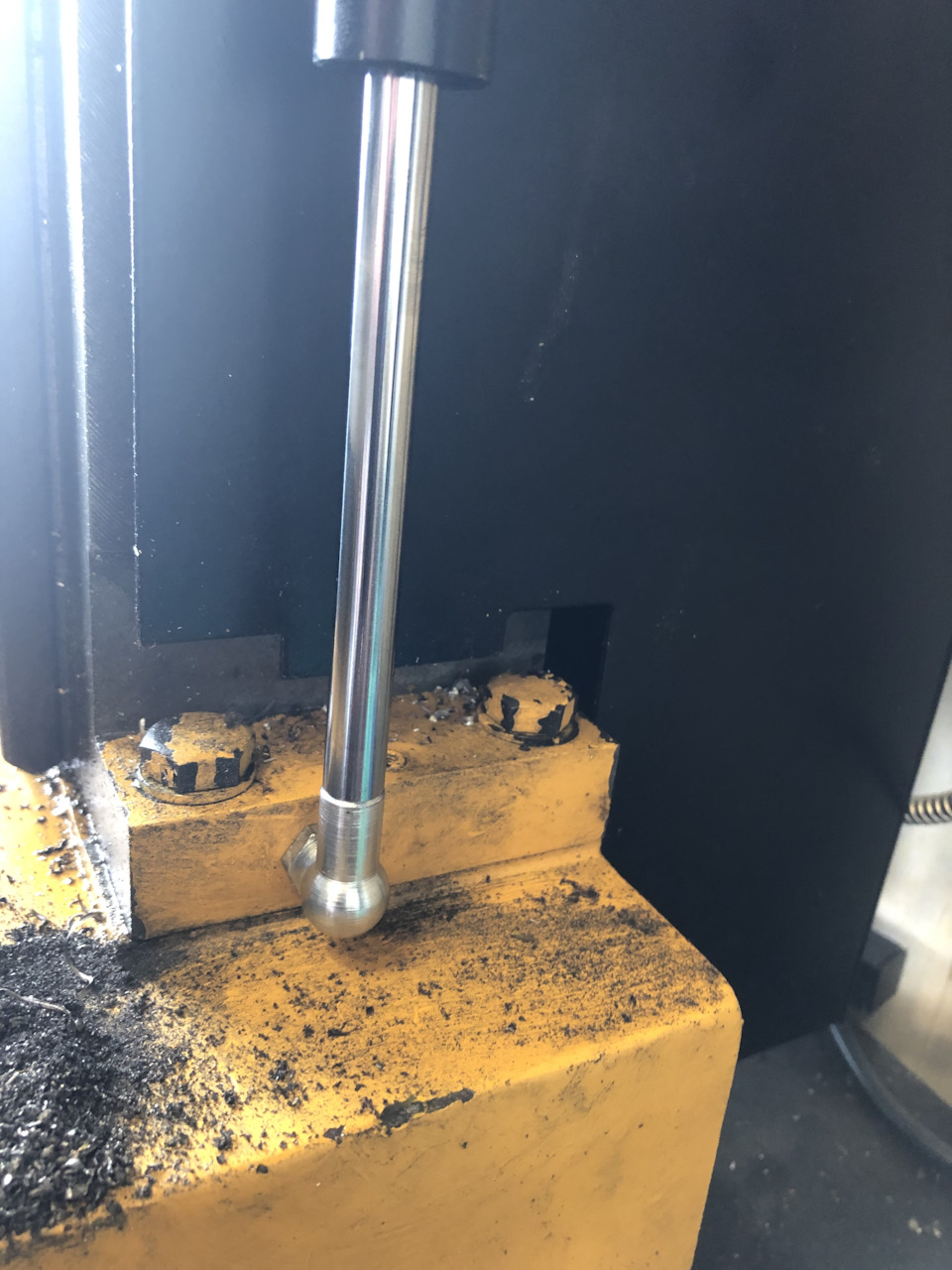 Установка газового упора на ось Z фрезерного станка Корвет 414 — DRIVE2