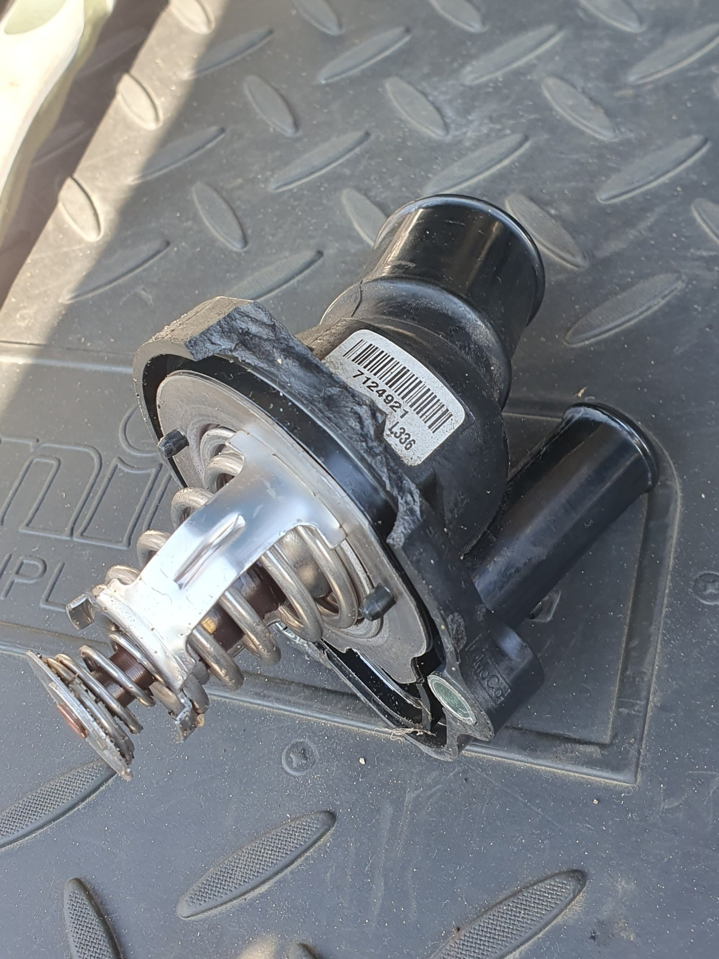 Термостат вышел из чата. — Mazda CX-7, 2,5 л, 2011 года | поломка | DRIVE2