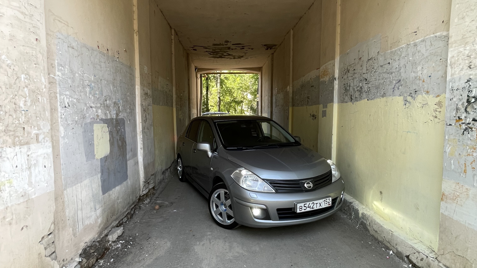 Nissan Tiida (1G) 1.6 бензиновый 2010 GREY SIDEKICK на DRIVE2