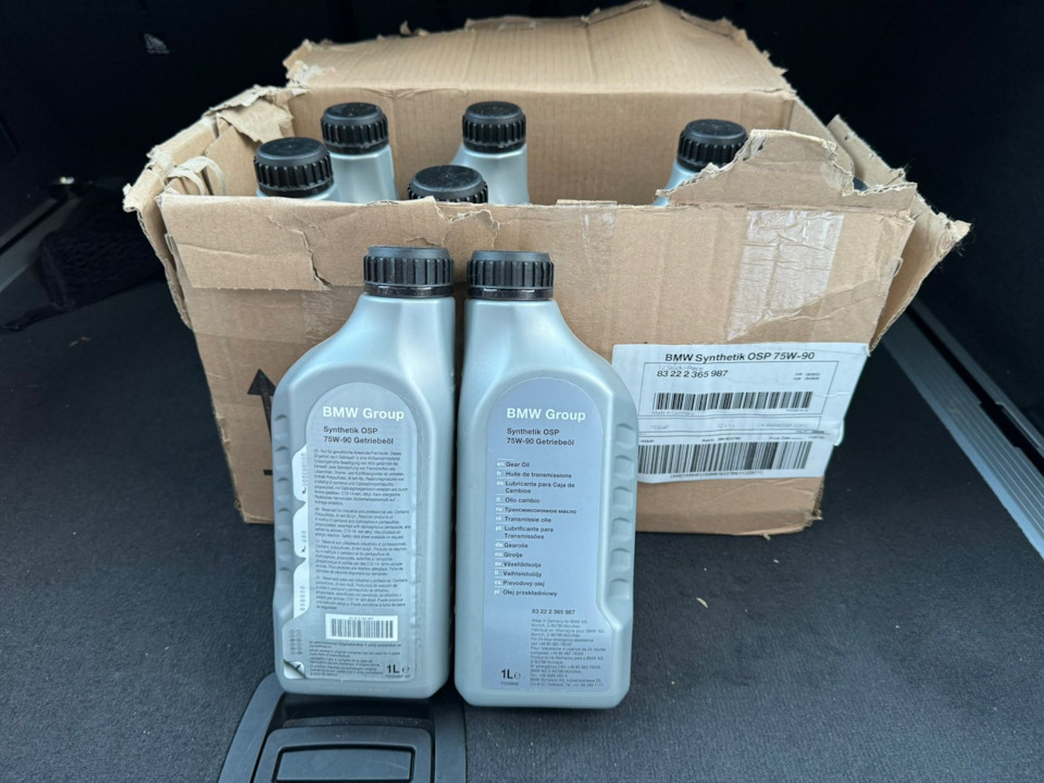 новая канистра масло хендай. канистра моторного масла. моторное масло хёндай х тиир 5w30. канистра машинного масла. синяя канистра масла дизель.