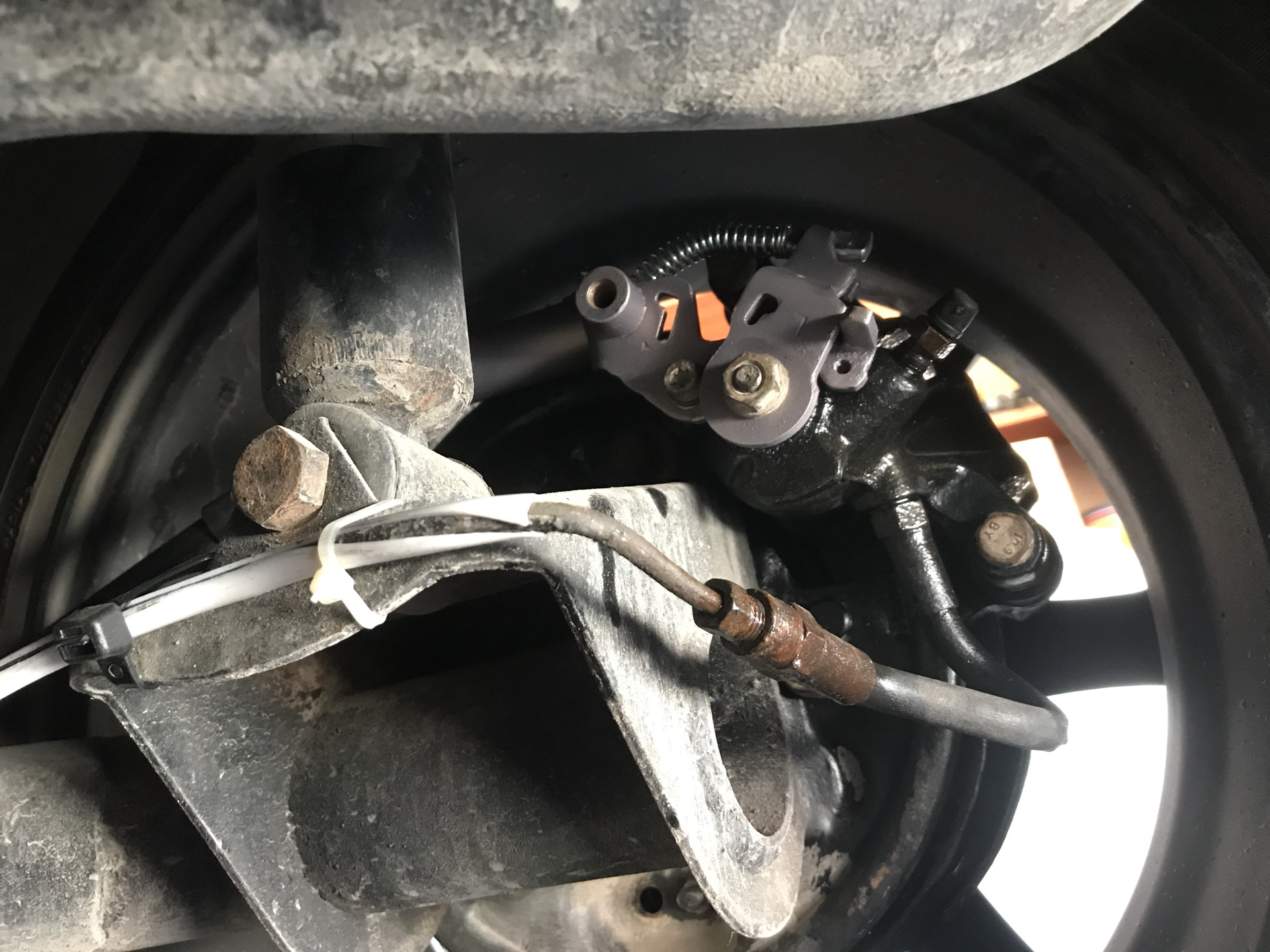 Тормозной трос ауди б4 дисковые тормоза. Тормоза здт газель некст. Трос задних дисковых тормозов. Задние дисковые тормоза на ваз 2110. Тормоза здт газель некст.