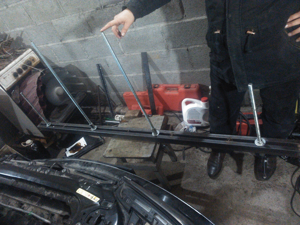 Траверса для вывешивания мотора прям на подъёмнике. — DRIVE2
