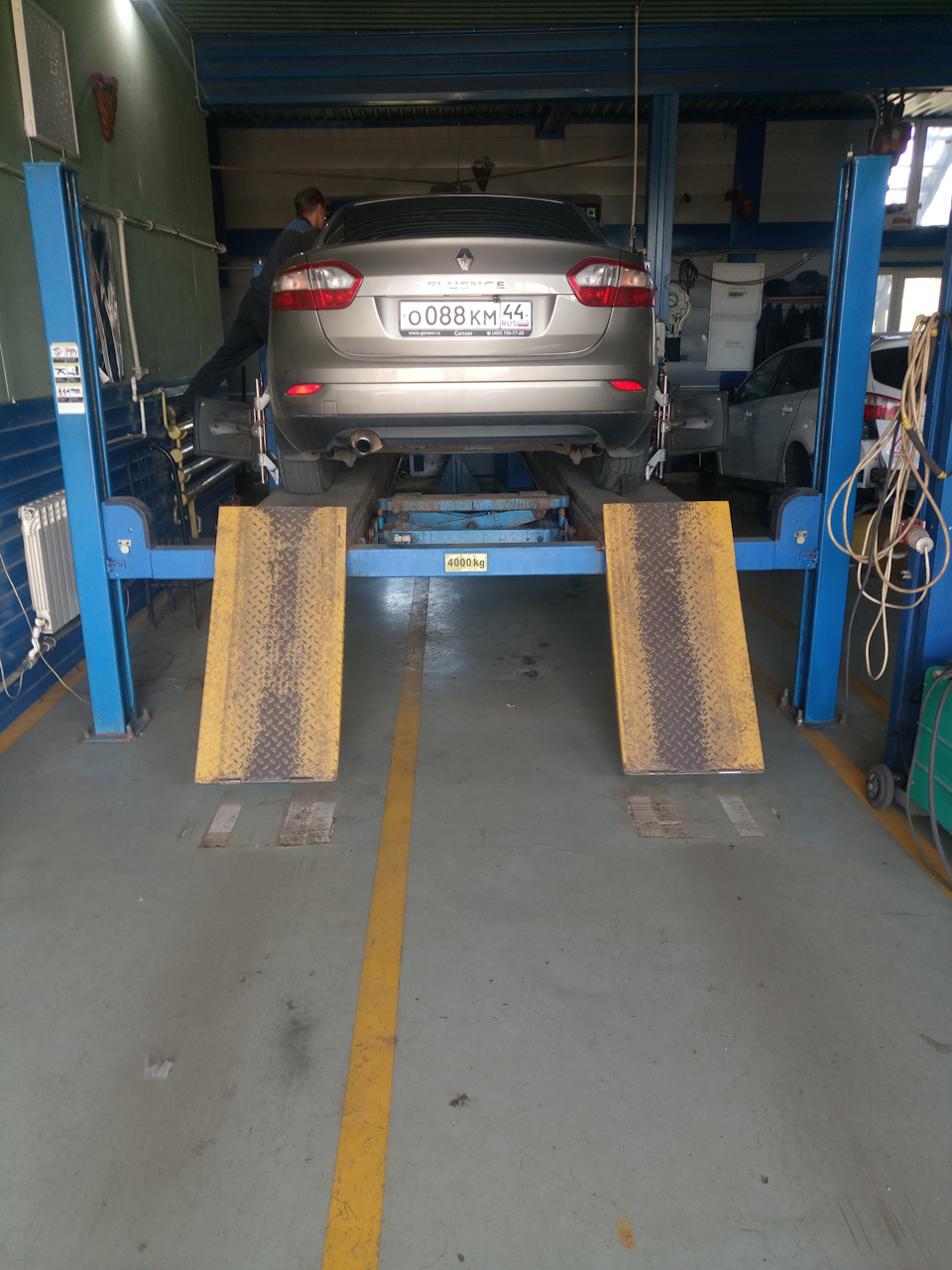 Замена рулевых тяг и рулевых наконечников + Схождение — Renault Fluence ...