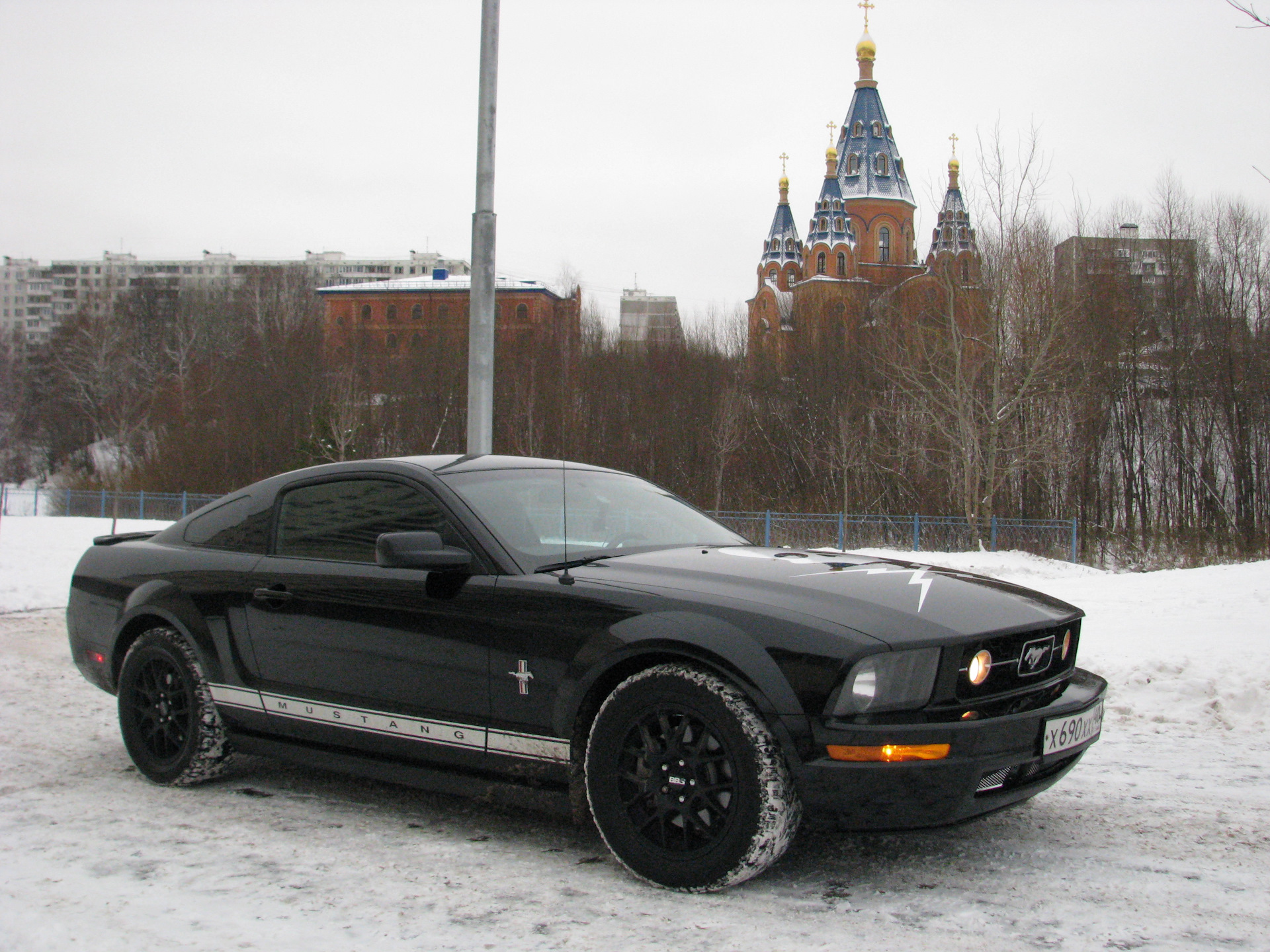 Форд мустанг москва. Ford Mustang 2023. Форд Мустанг зима. Форд Мустанг gt зимой. Форд Мустанг в Москве.