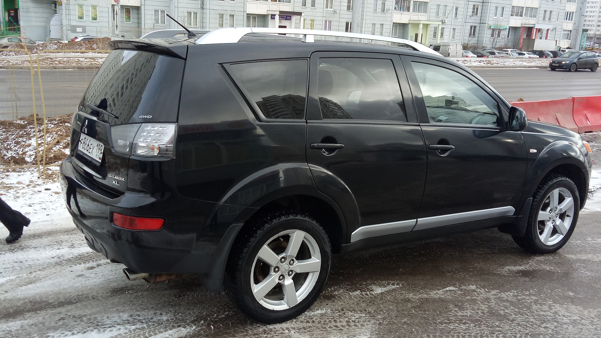 Аутлендер 2008 отзывы. Машинка Mitsubishi Outlander XL. Антифриз XL Mitsubishi Outlander 2008.