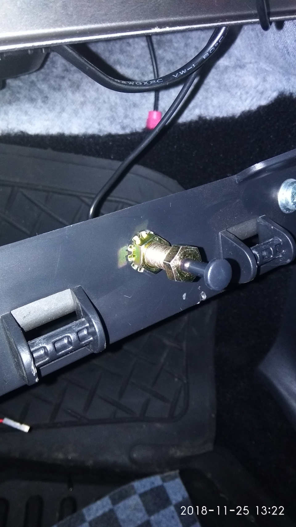 Свет в бардачок — Lada Гранта лифтбек, 1,6 л, 2017 года | просто так ...