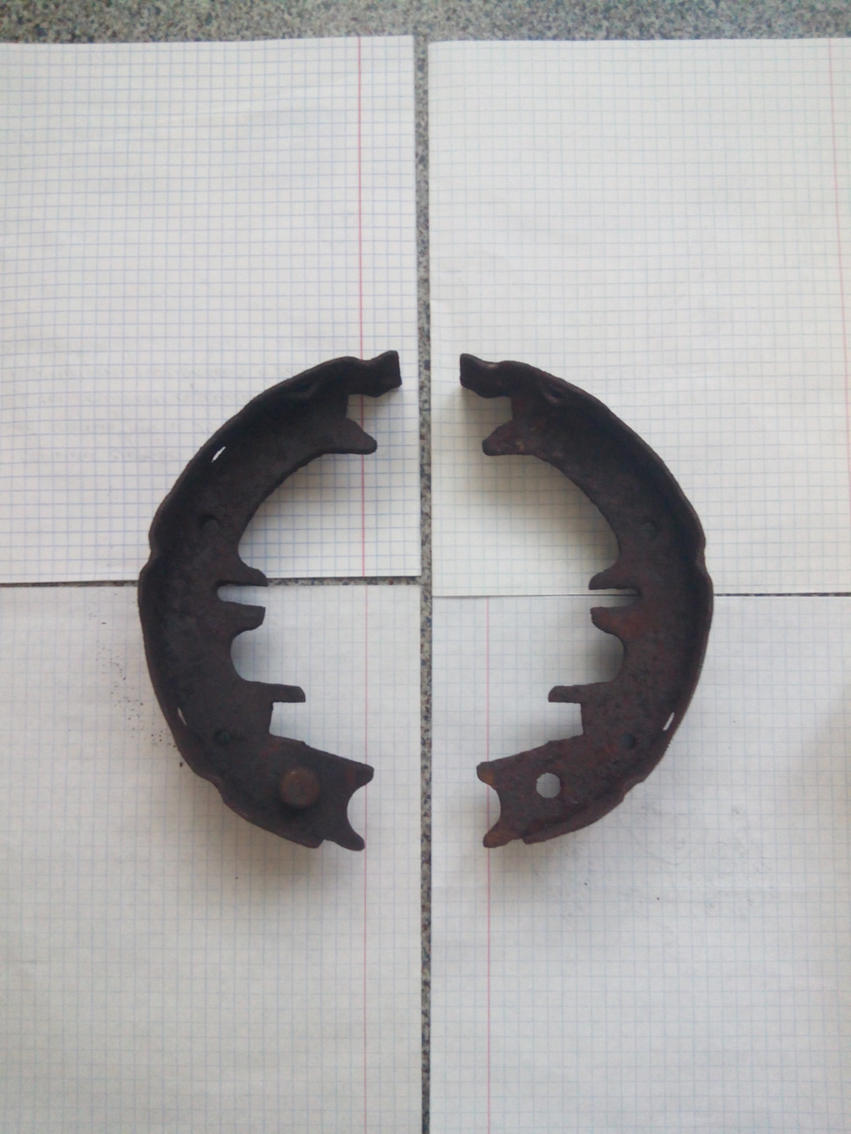 …колодки с левой стороны, с правой отсутствуют. — Toyota Chaser (70)