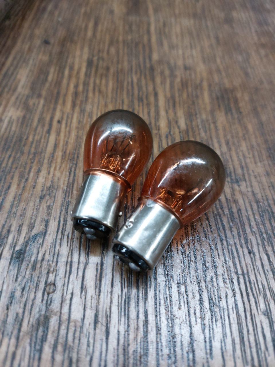 Замена ламп в противотуманках и габаритах — Pontiac Vibe (1G), 1,8 л ...